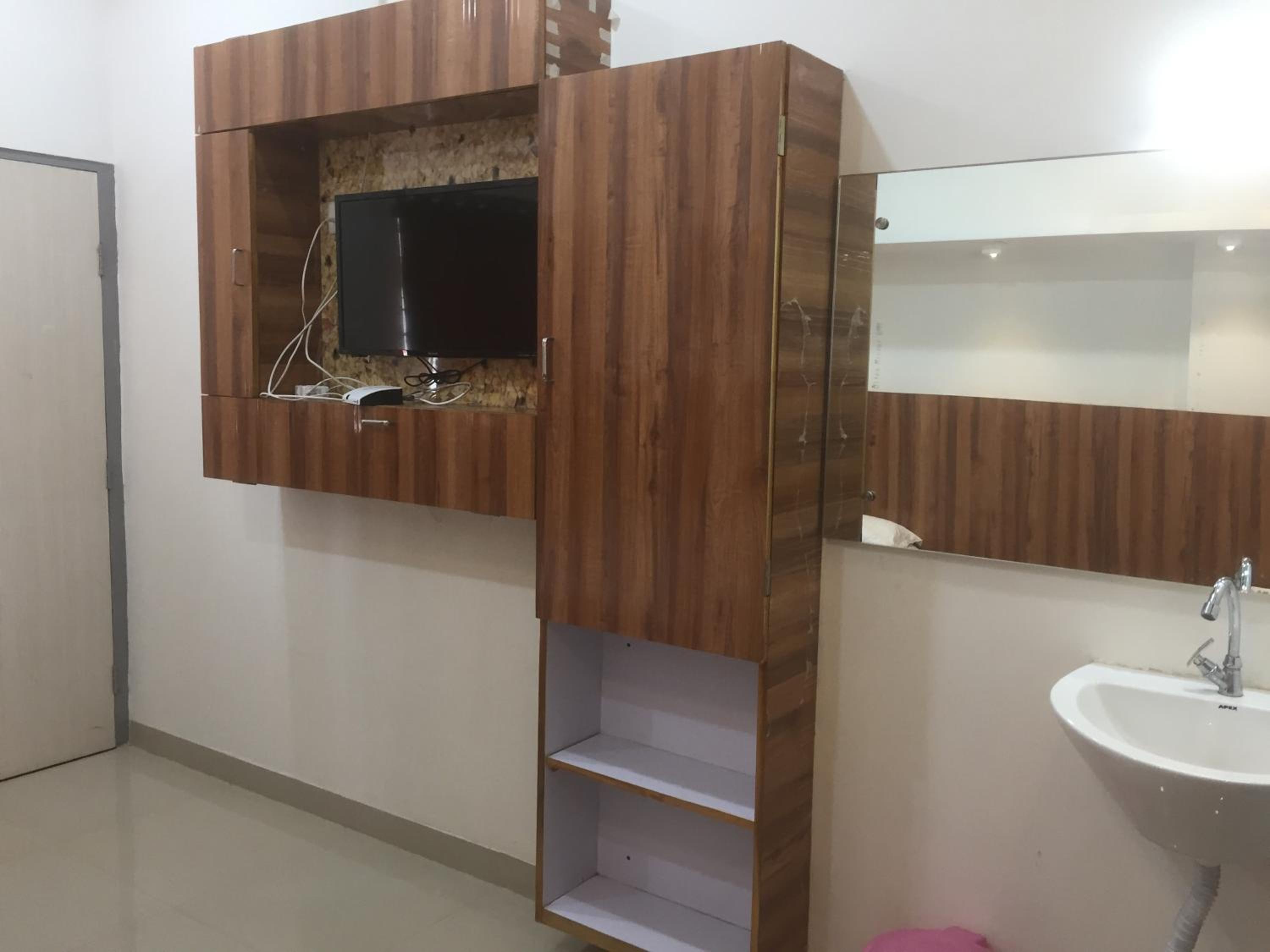 Standard Triple Room - Photo 8