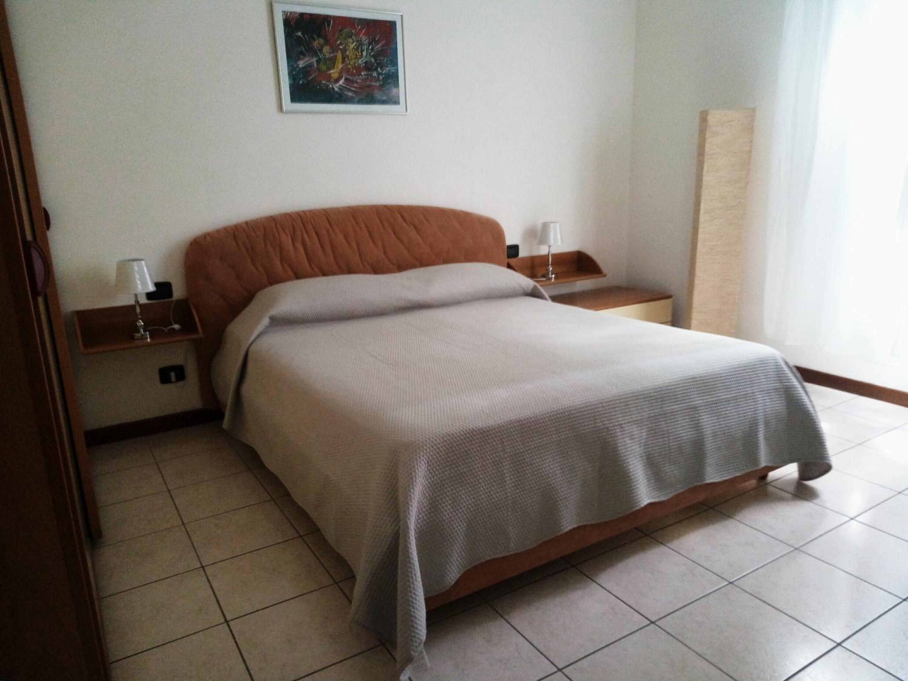 One-Bedroom Apartment - Photo 1