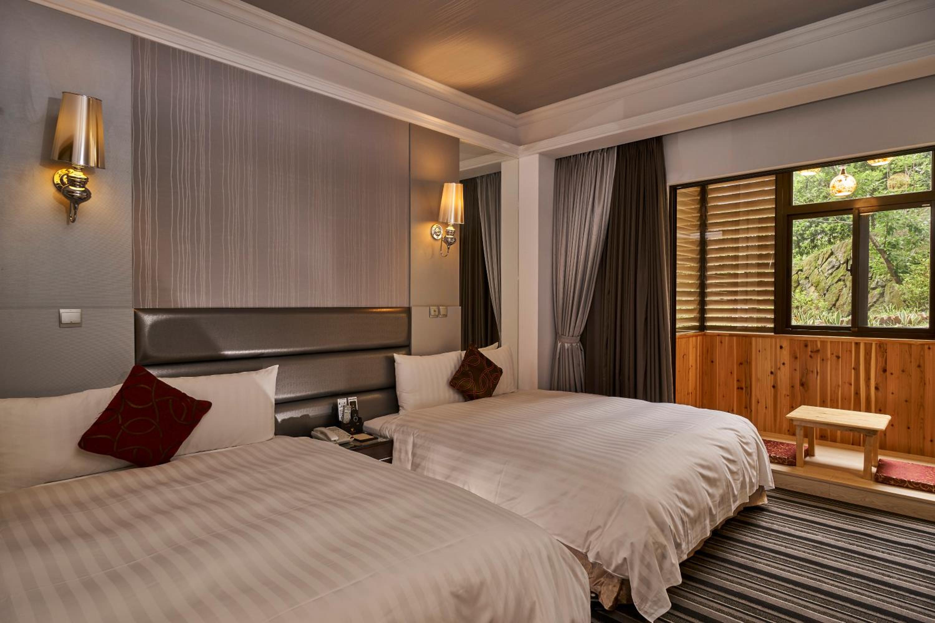 Standard Quadruple Room without view photo 2