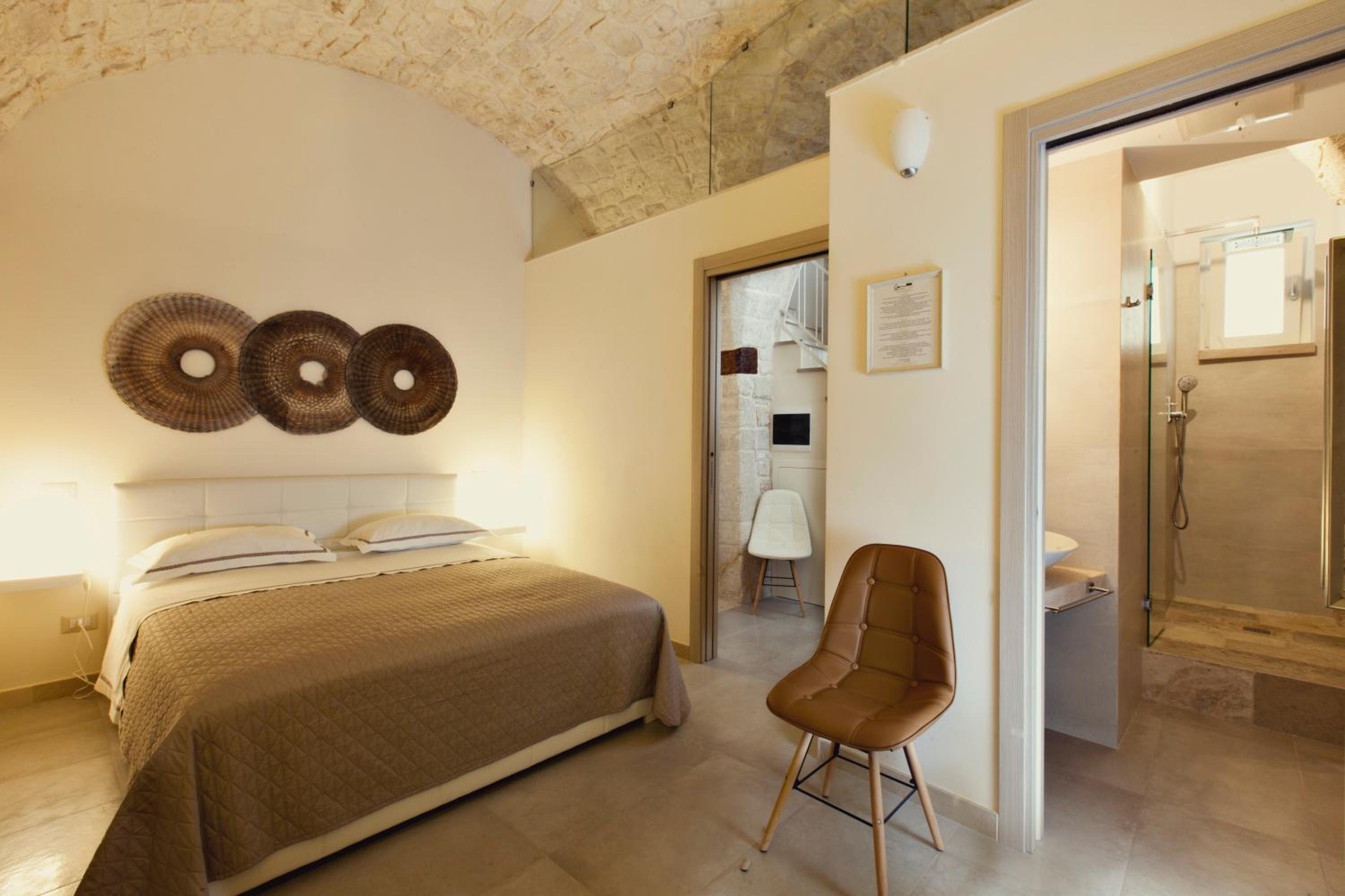 Deluxe Double Room with Shower - Photo 1