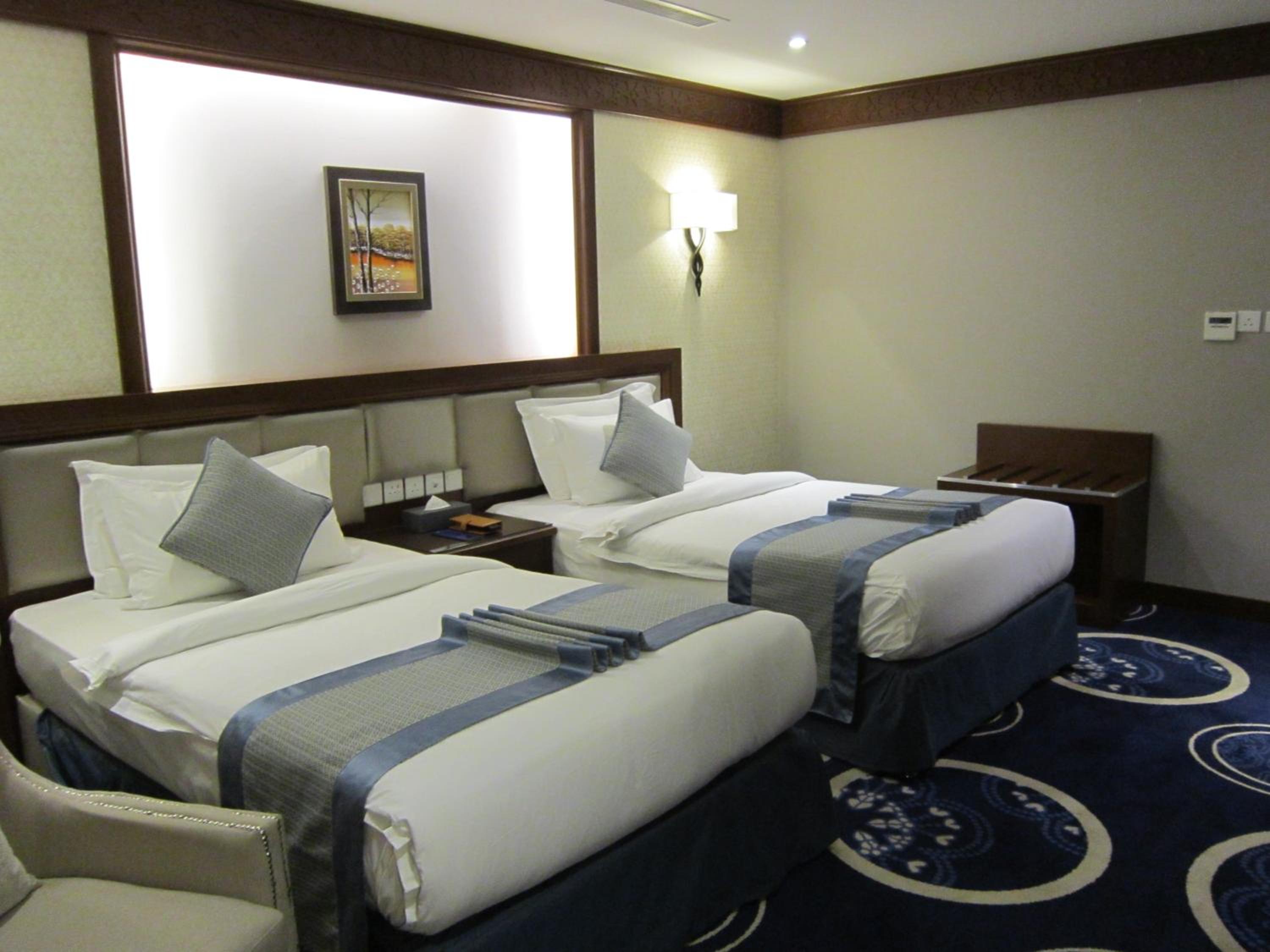 Classic Twin Room thumbnail 5