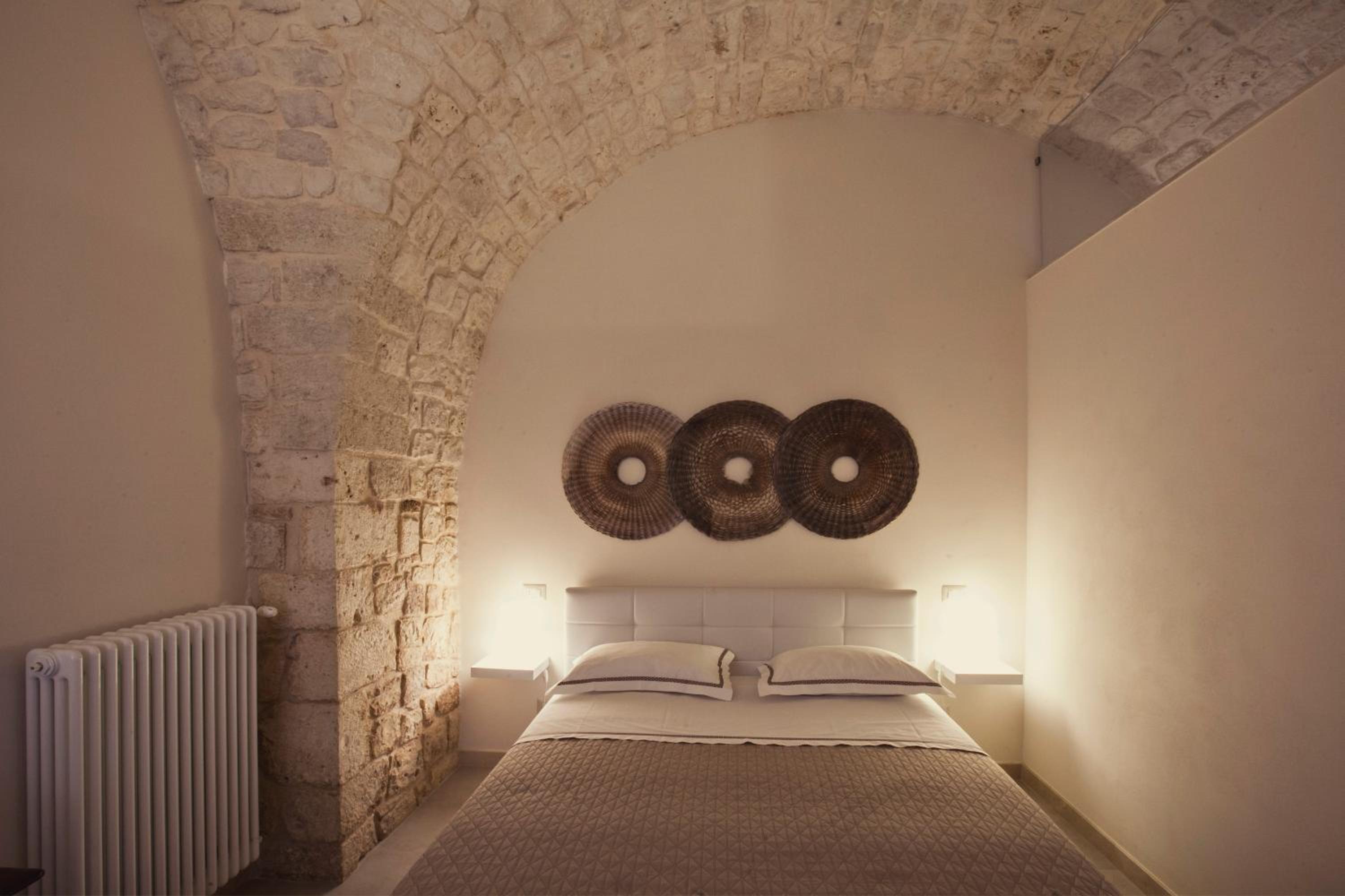 Deluxe Double Room with Shower - Photo 3