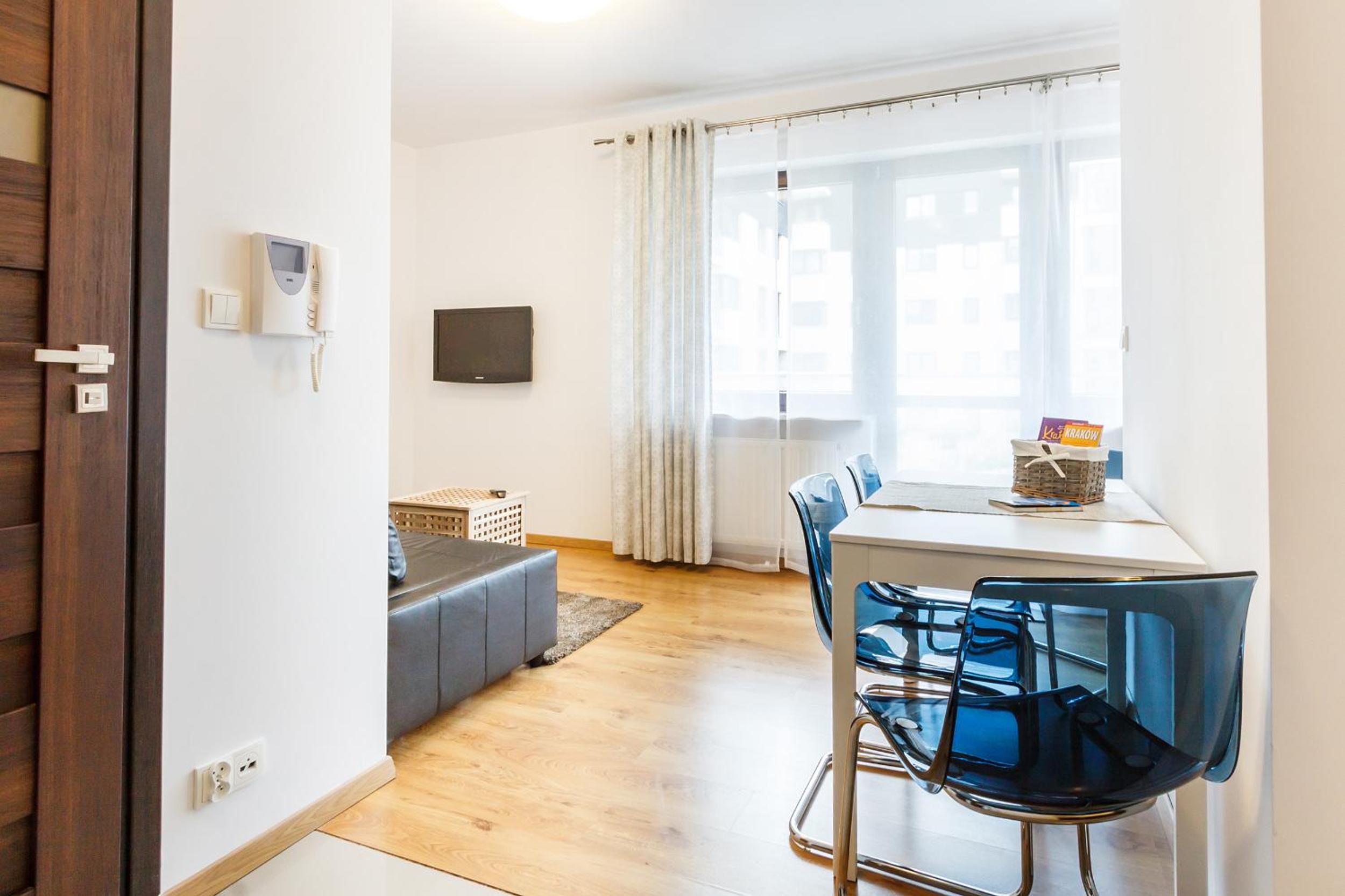 Apartment with Balcony - Photo 17