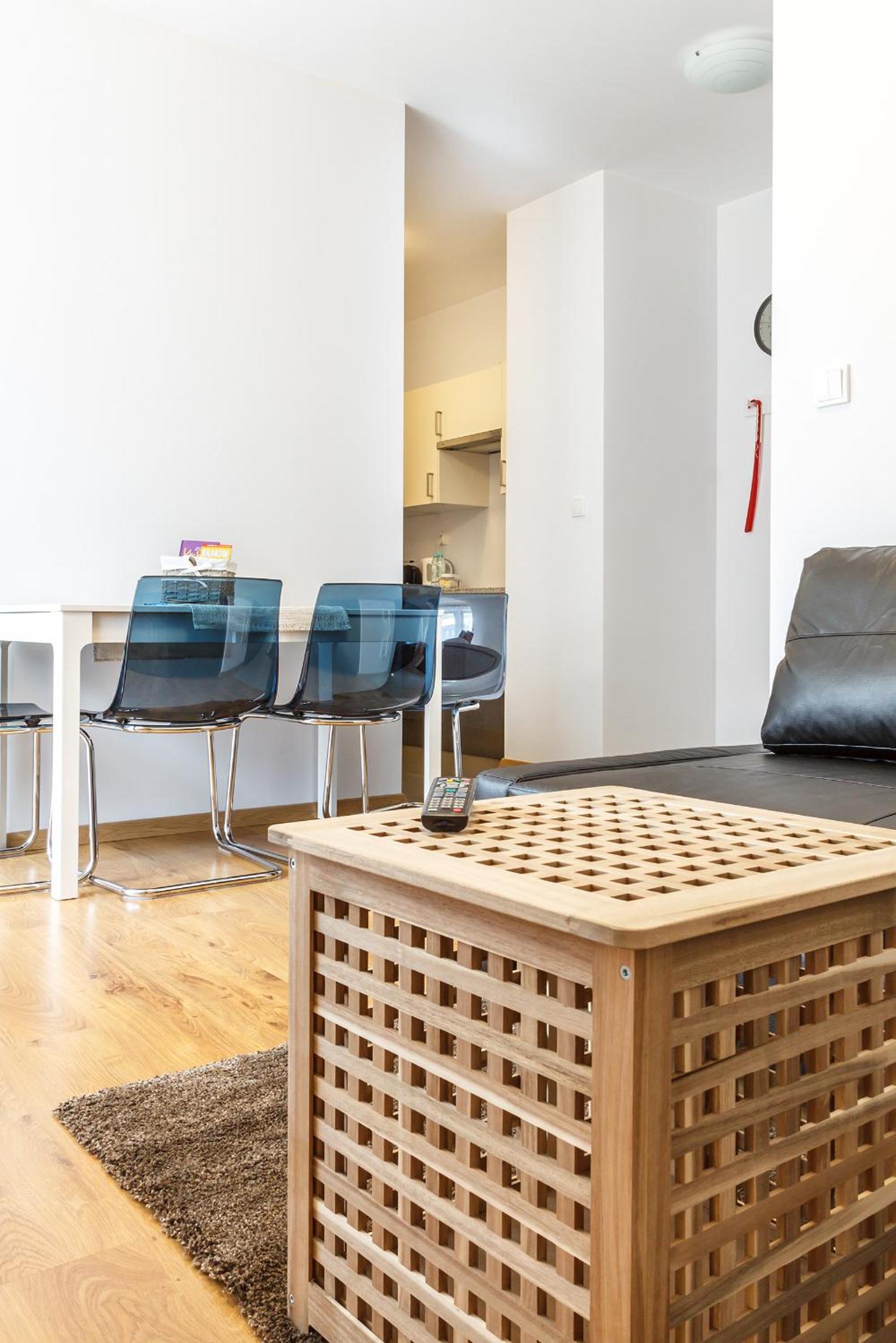 Apartment with Balcony - Photo 5