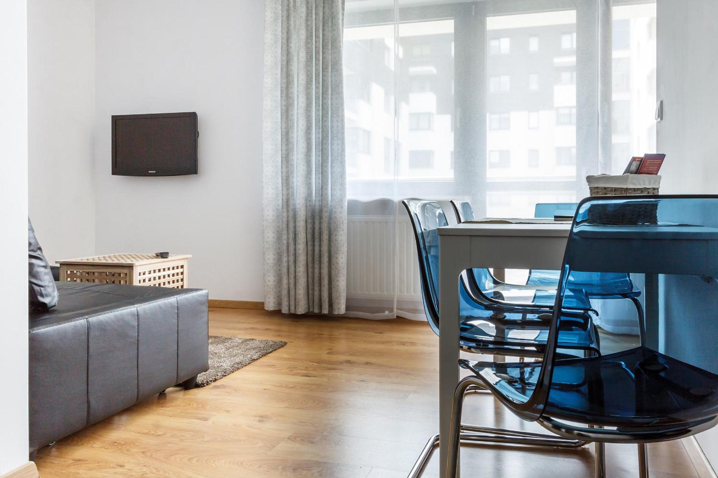Apartment with Balcony - Photo 7
