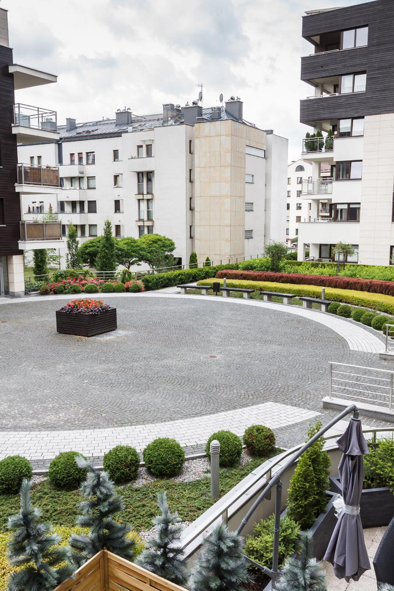 Apartment with Balcony - Photo 15