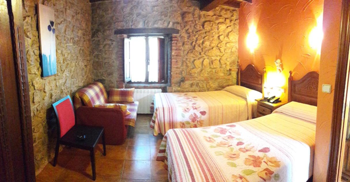 Double or Twin Room photo 3