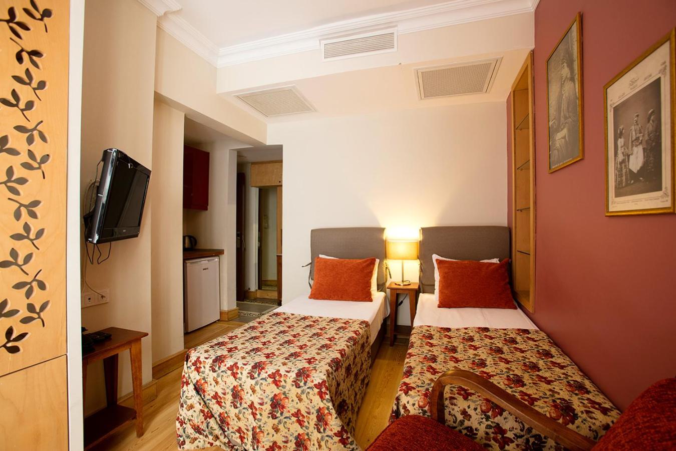 Double or Twin Room with Balcony photo 1