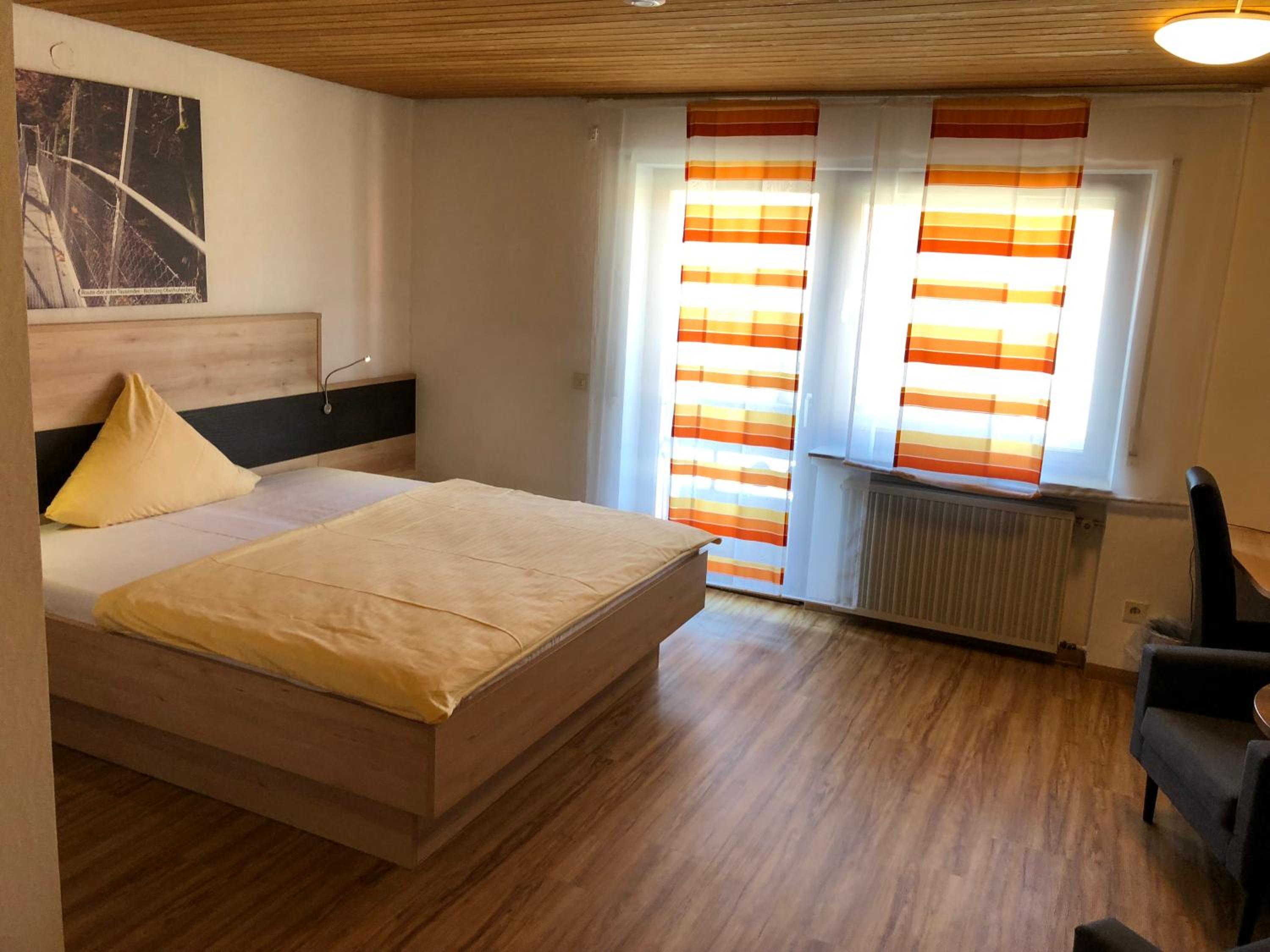 Double Room with Private Bathroom - Photo 7