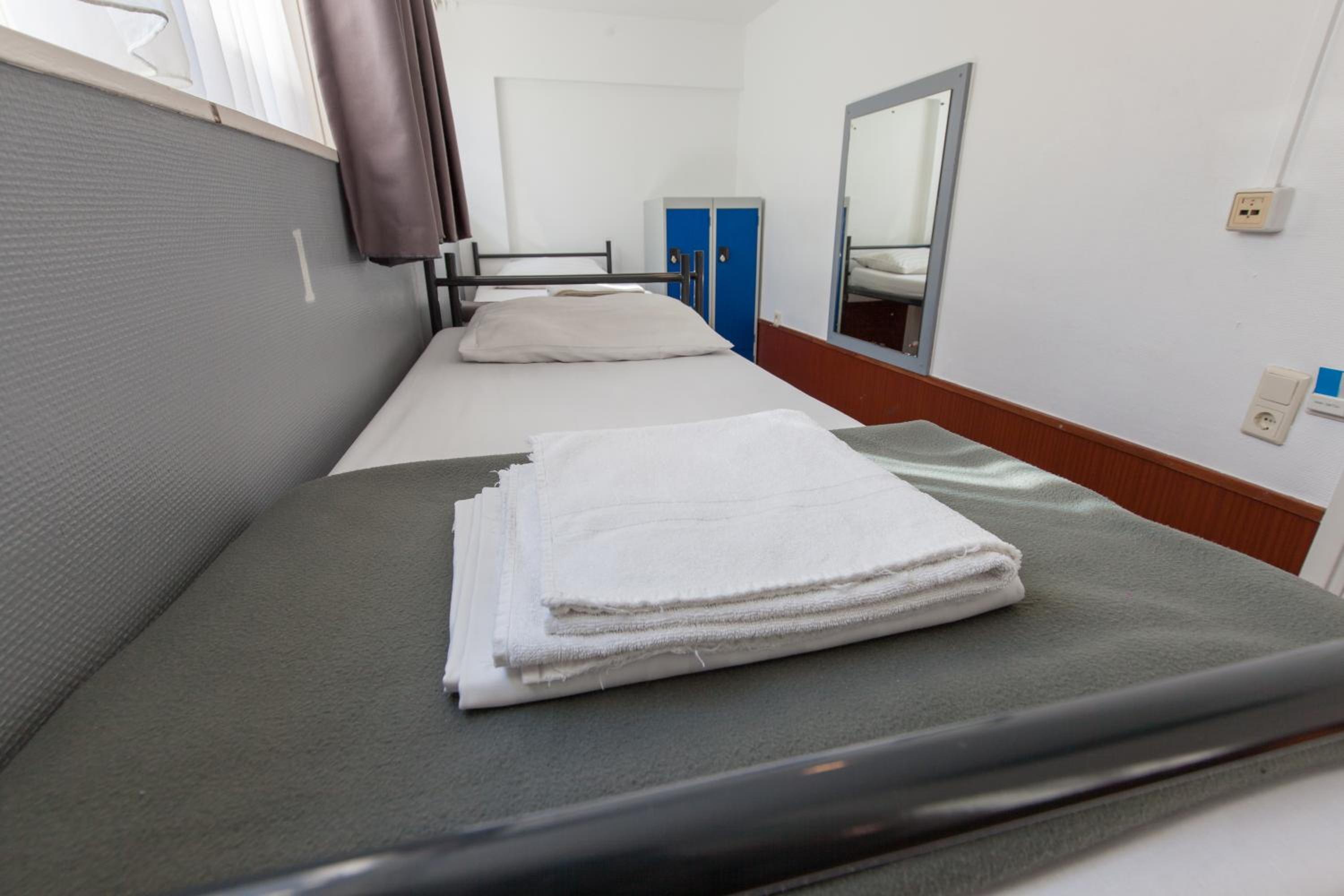 Quadruple Room With Bunk Beds And Shared Bathroom photo 1