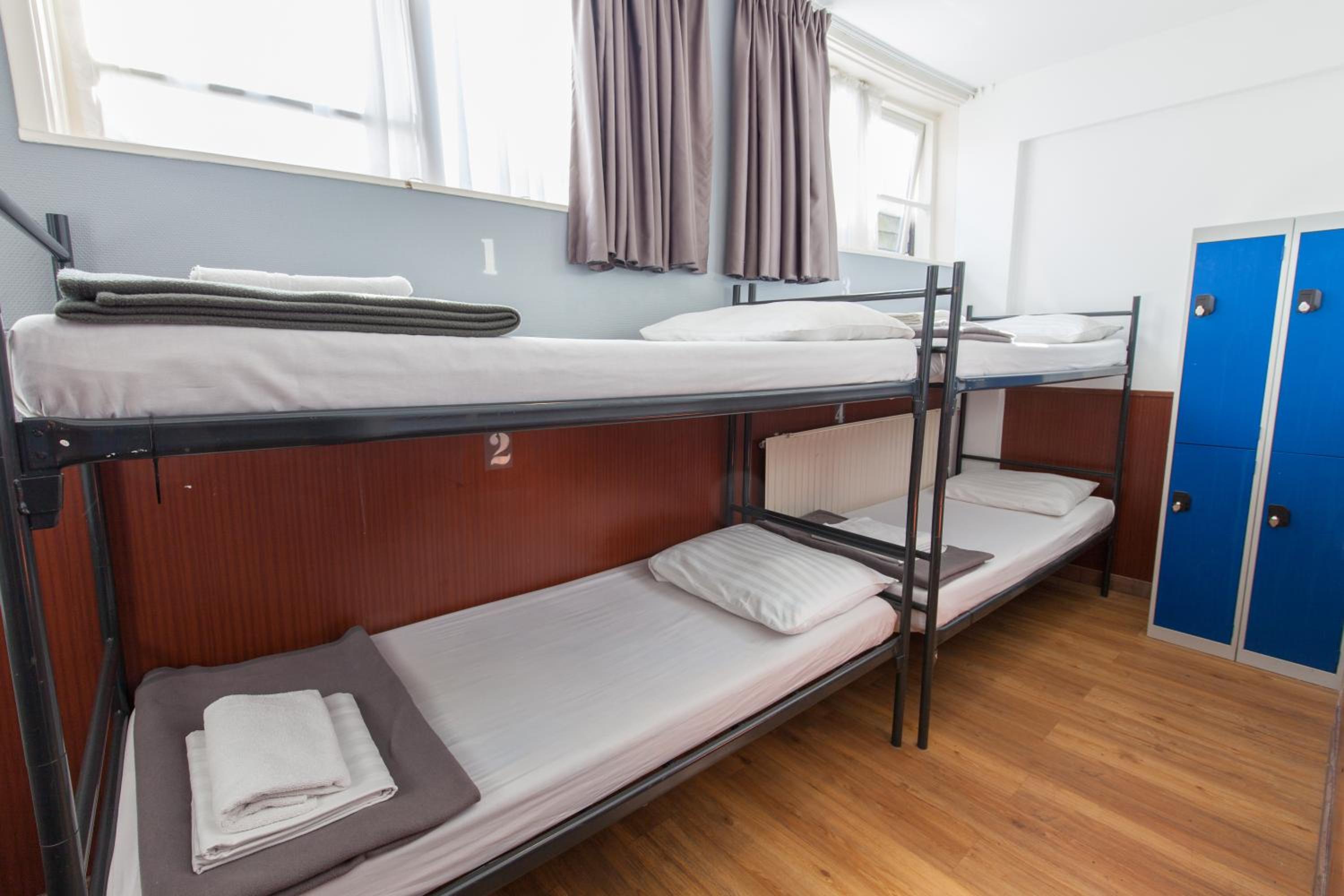 Quadruple Room With Bunk Beds And Shared Bathroom photo 3