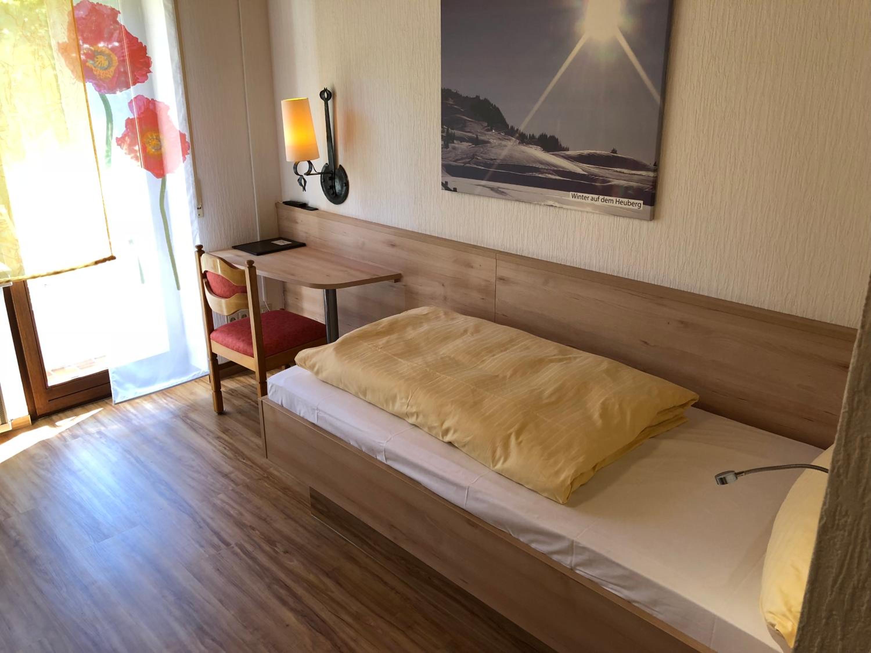 Single Room with Private Bathroom photo 2