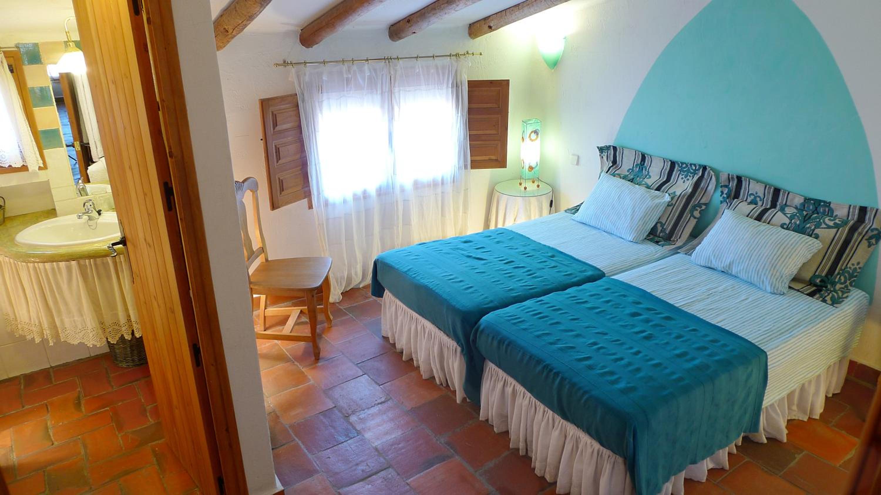 Eight-Bedroom House photo 2
