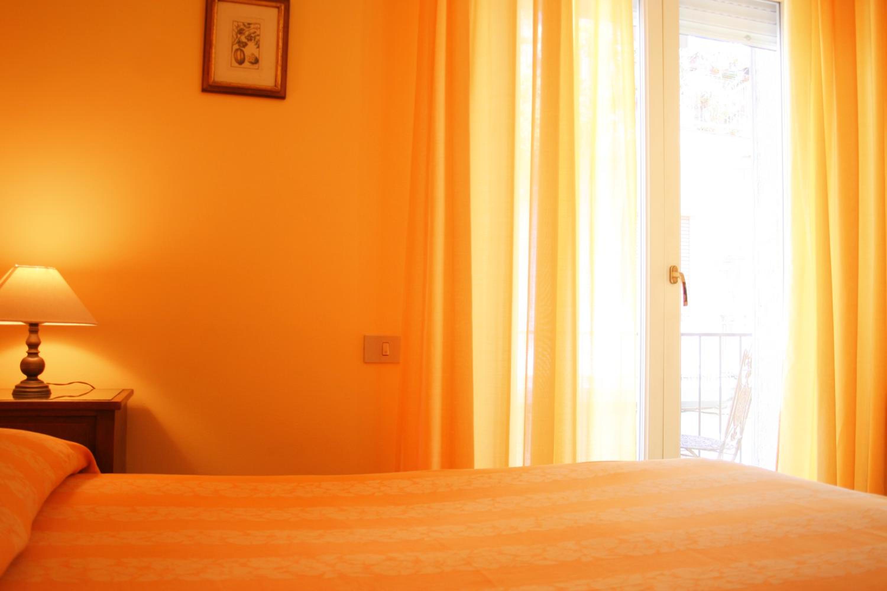 Economy Triple Room with City View