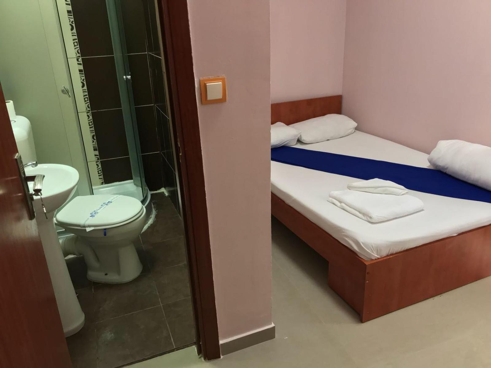 Economy Double Room - Photo 7