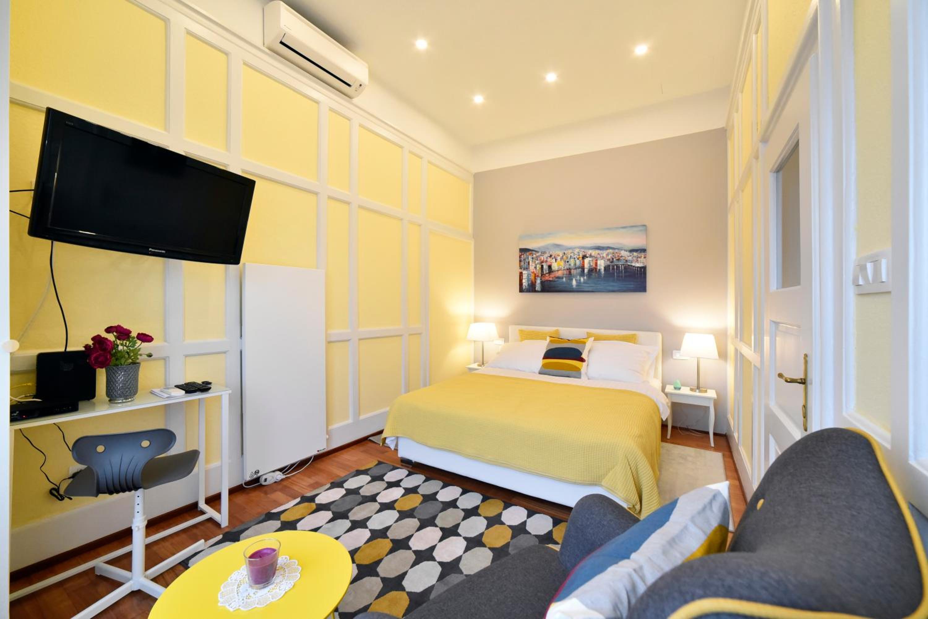 Apartment with Balcony