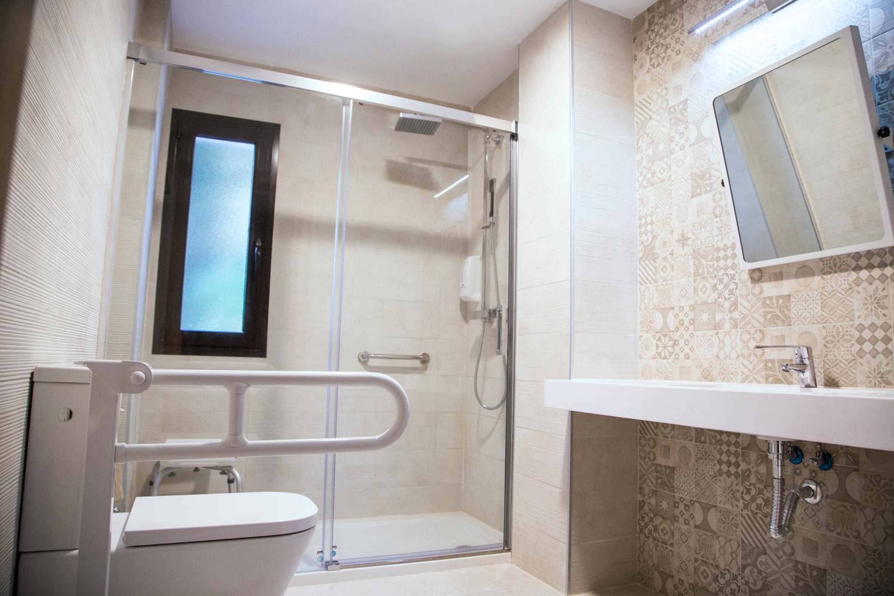 Double Room - Disability Access - Photo 2