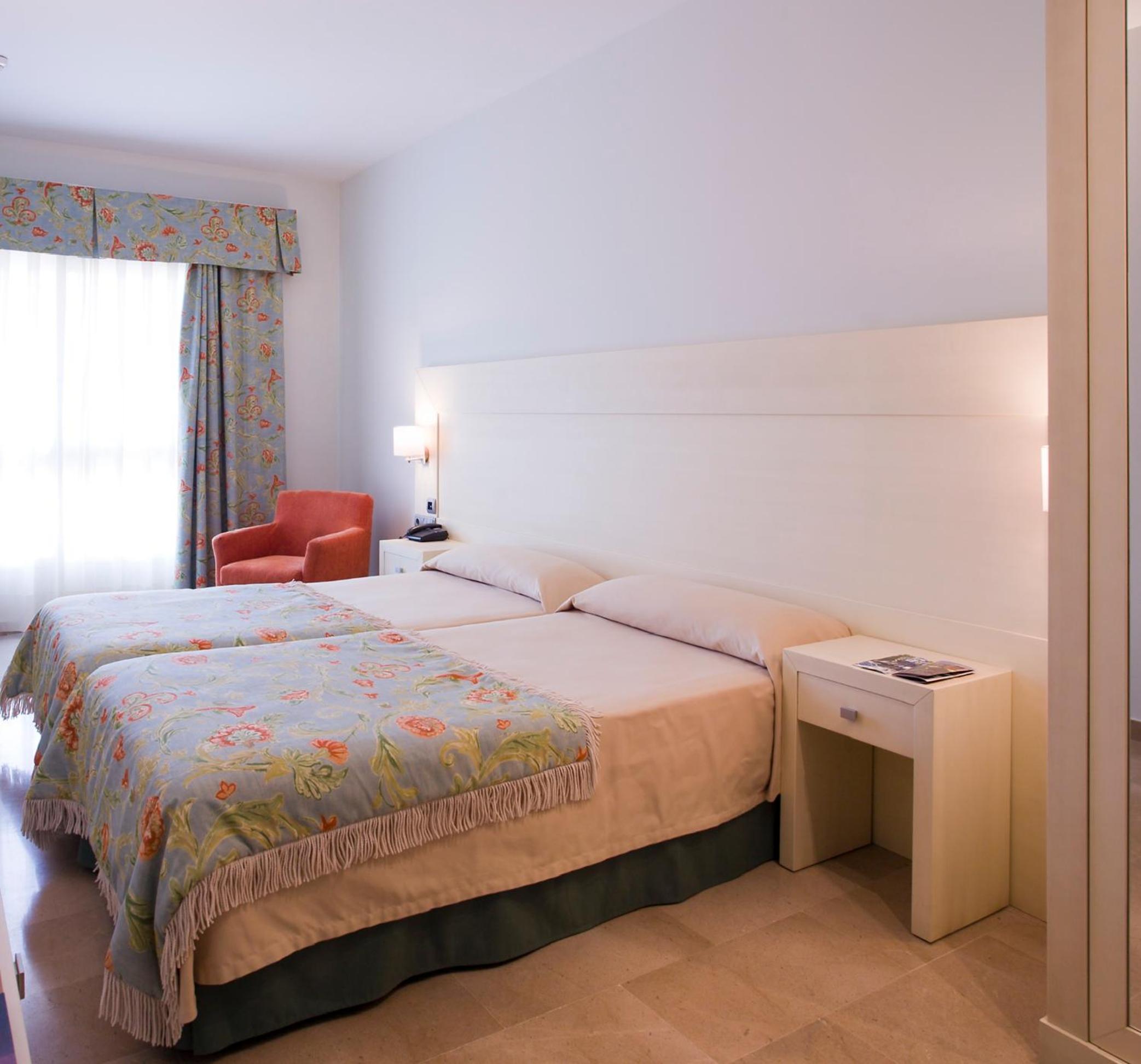 Two-Bedroom Suite - Photo 4