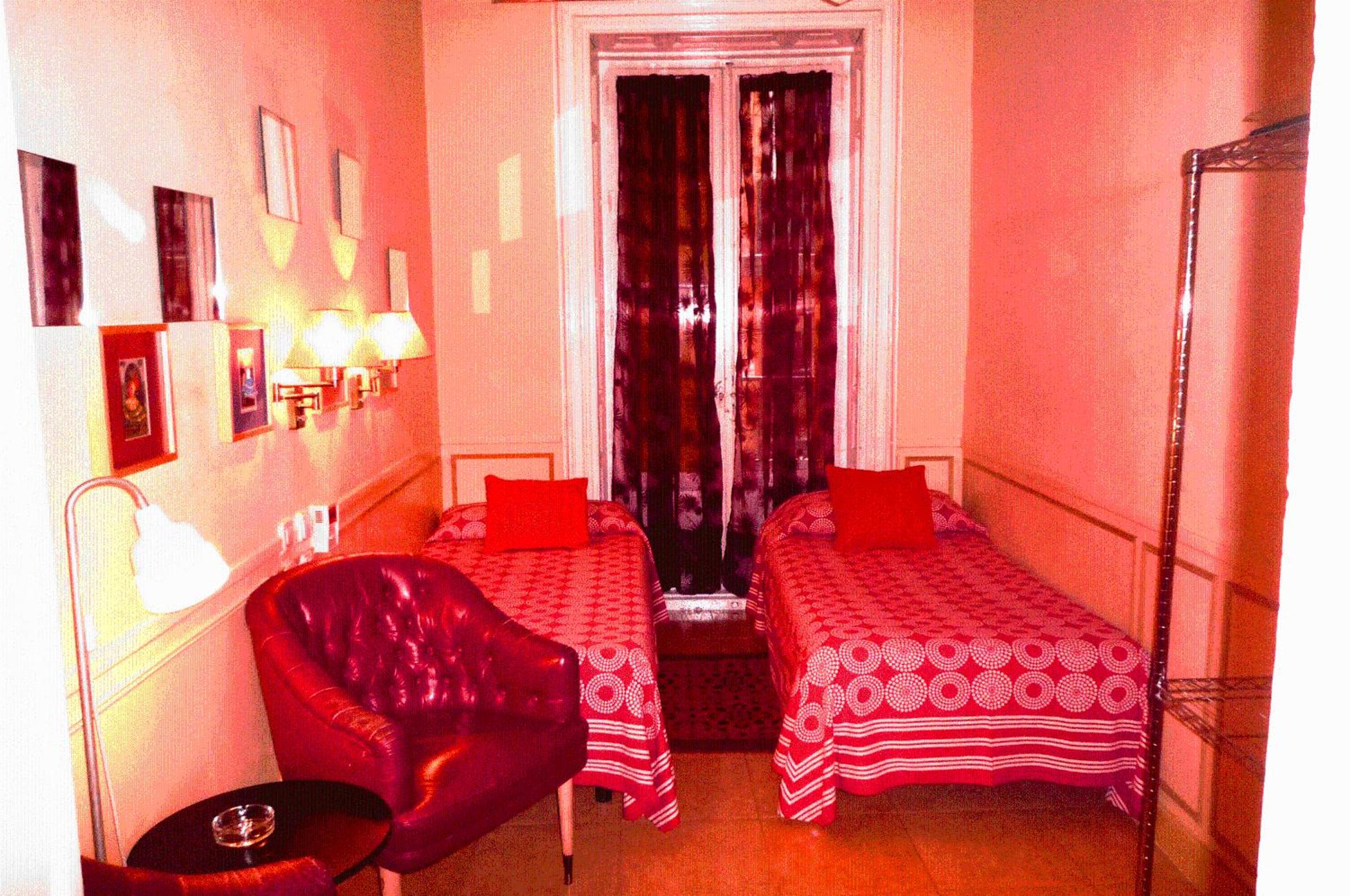 Twin Room thumbnail 6