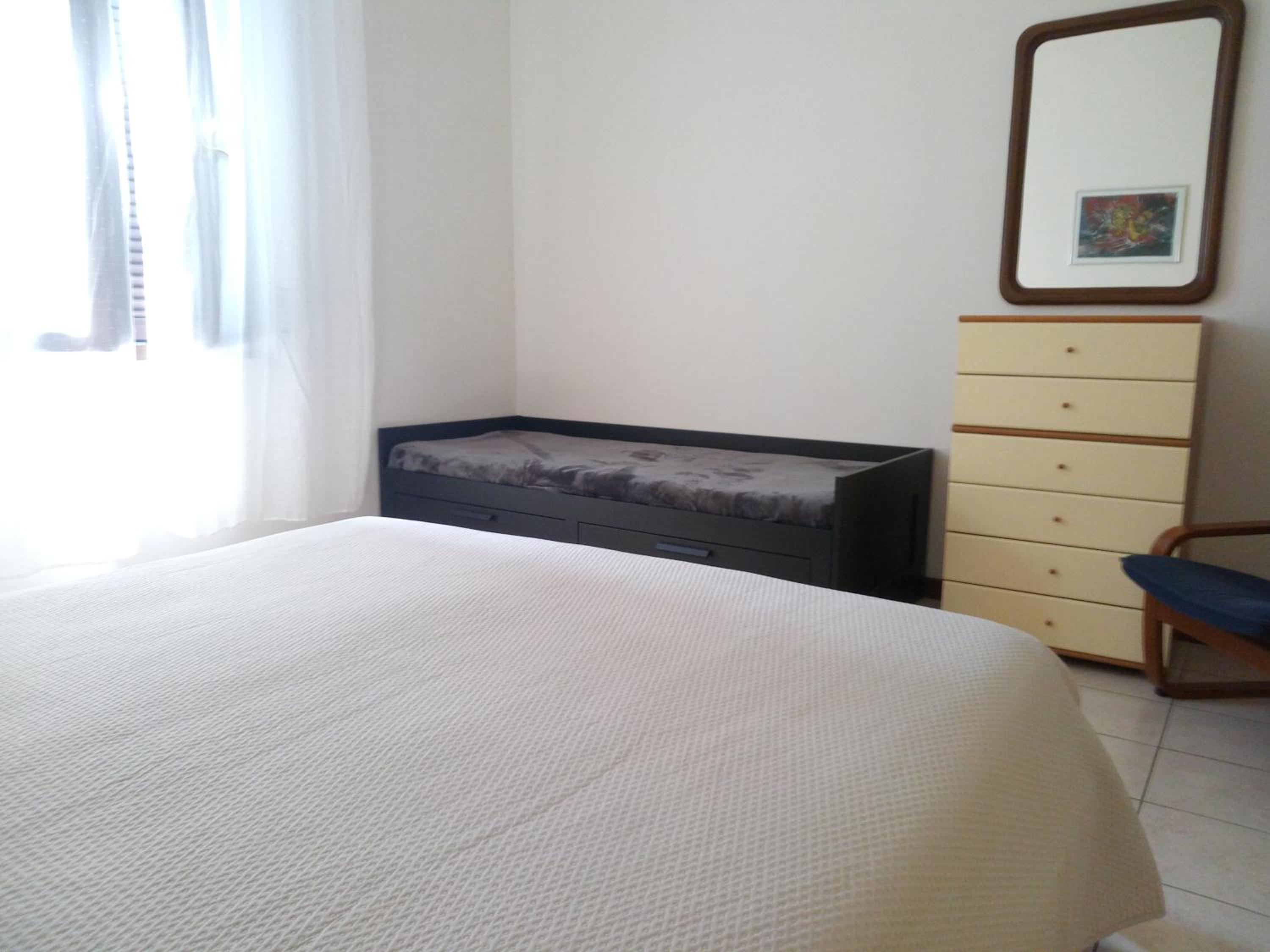 One-Bedroom Apartment - Photo 4