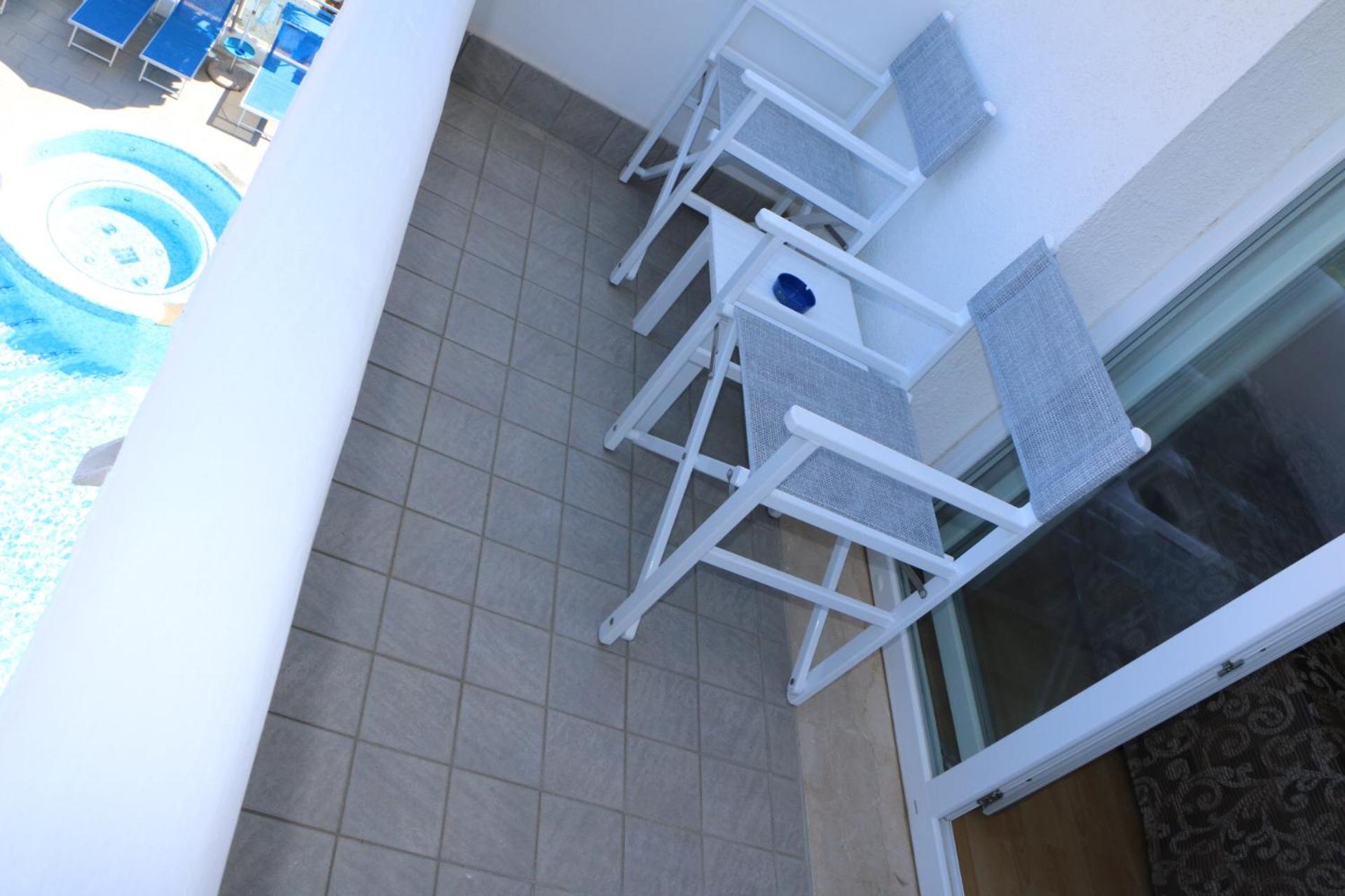 Standard Triple Room - Photo 4