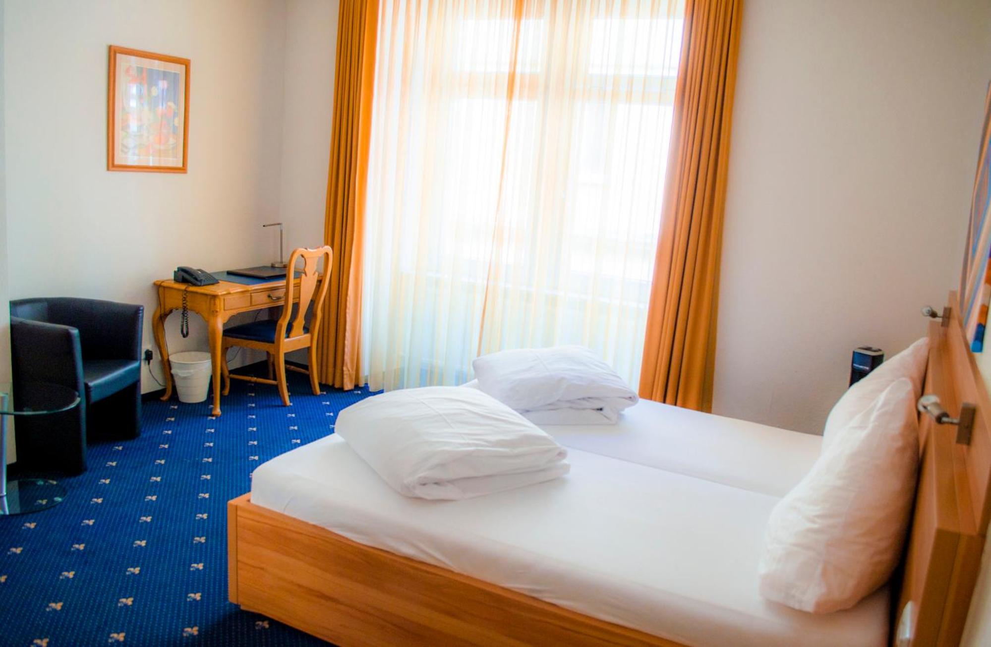 Economy Double Room photo 3