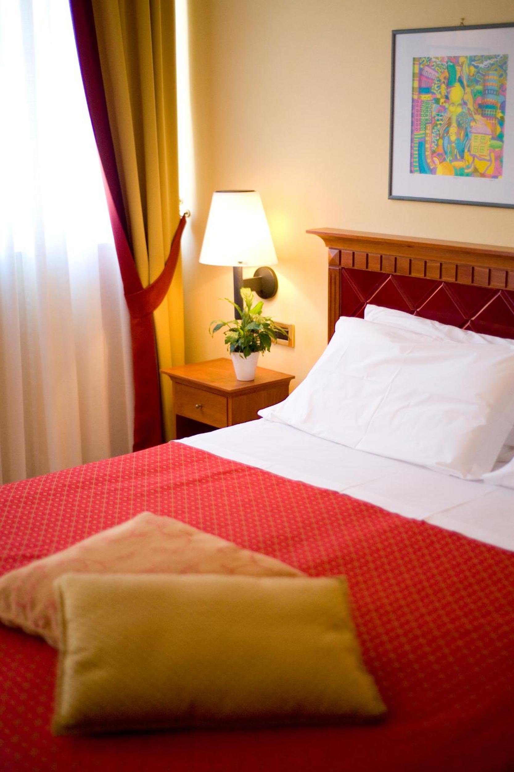 Double or Twin Room with City View photo 2