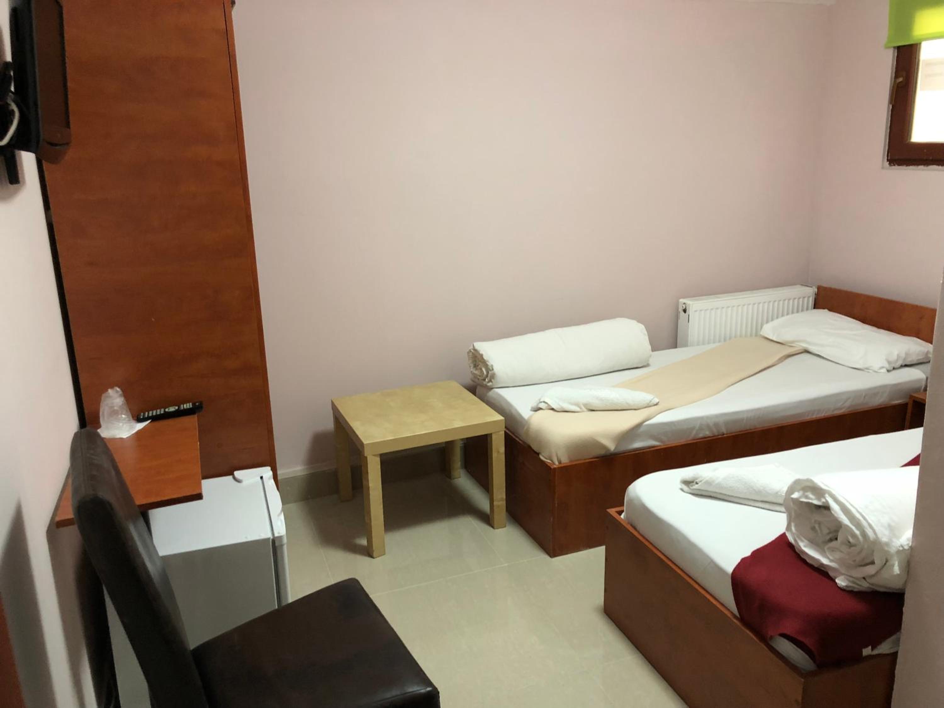 Standard Twin Room - Photo 1