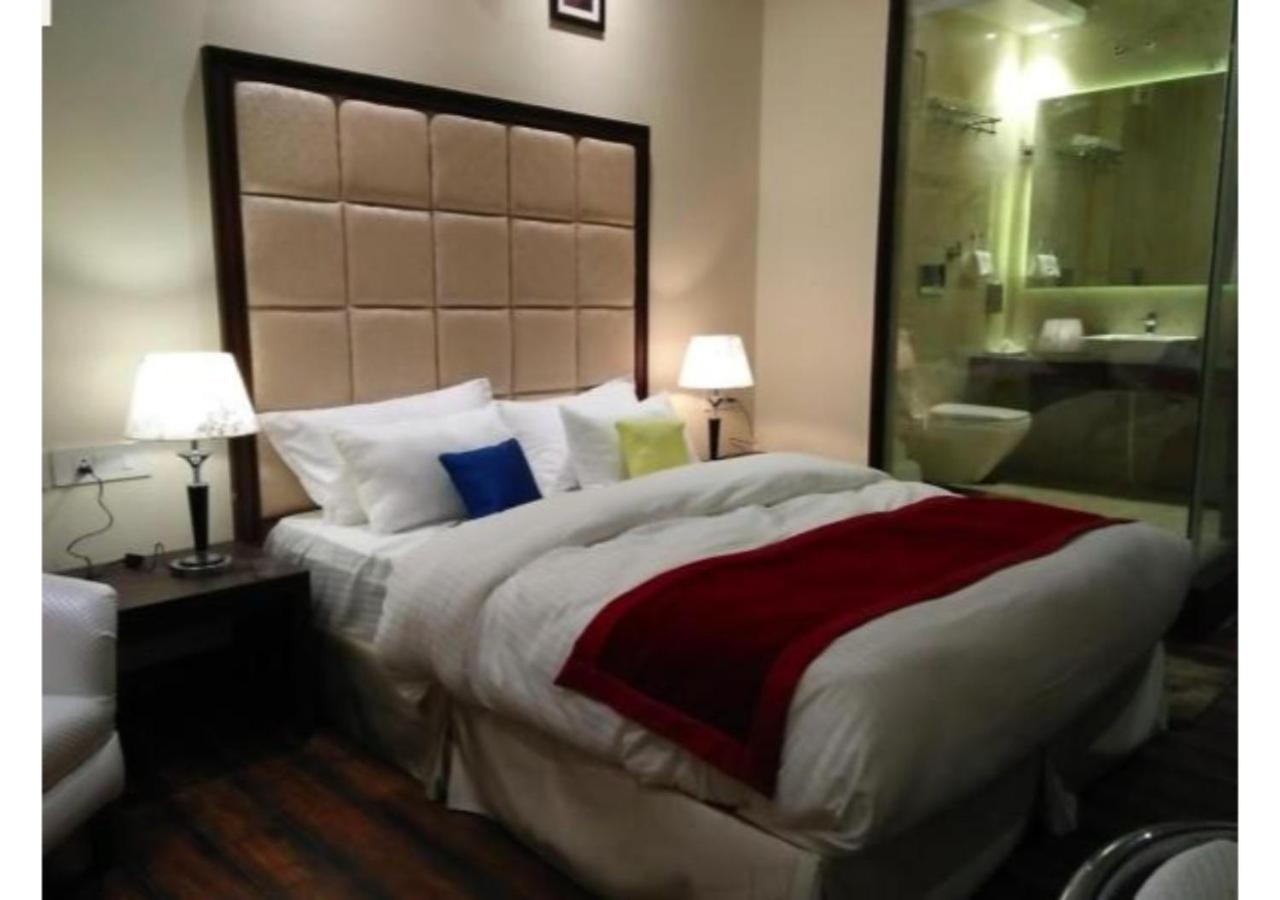 Deluxe Double Room (2 Adults + 1 Child) photo 3