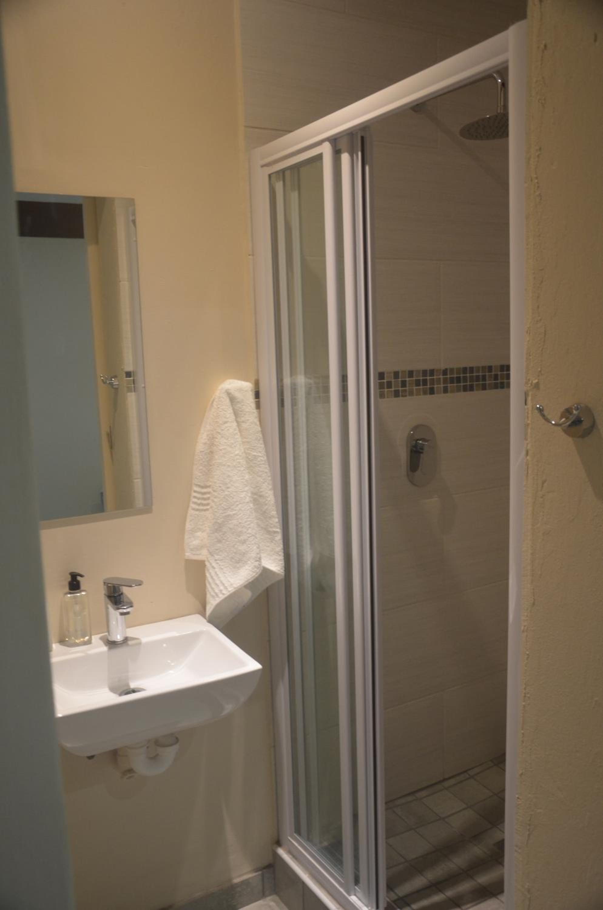 Three-Bedroom Apartment - Photo 7