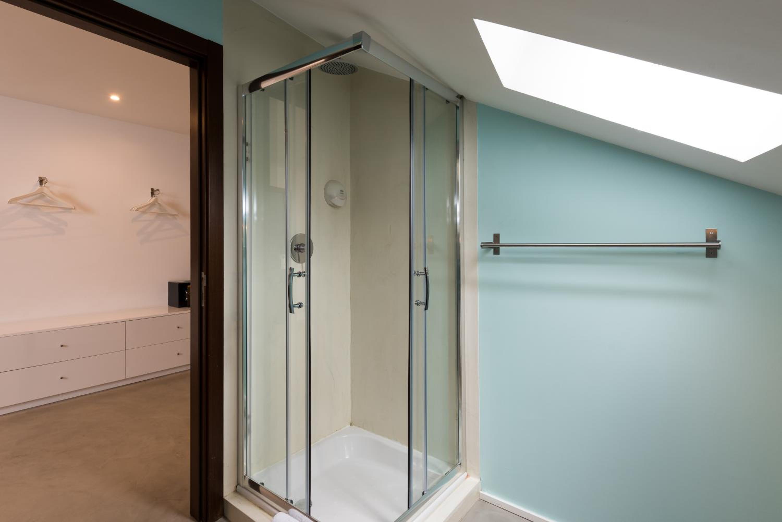Superior Double or Twin Room - Photo 16