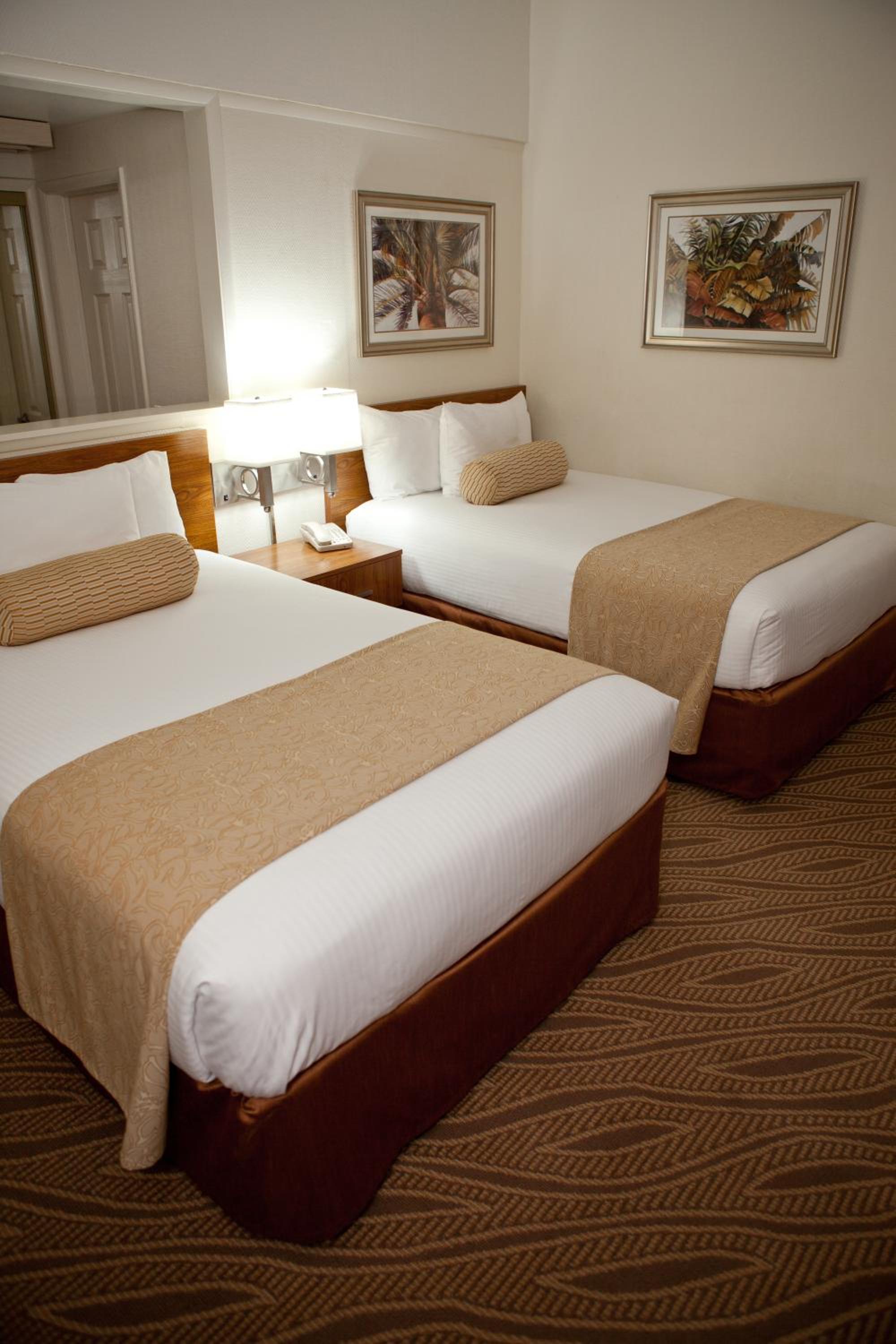 Double Room with Two Double Beds - Non-Smoking - Photo 14