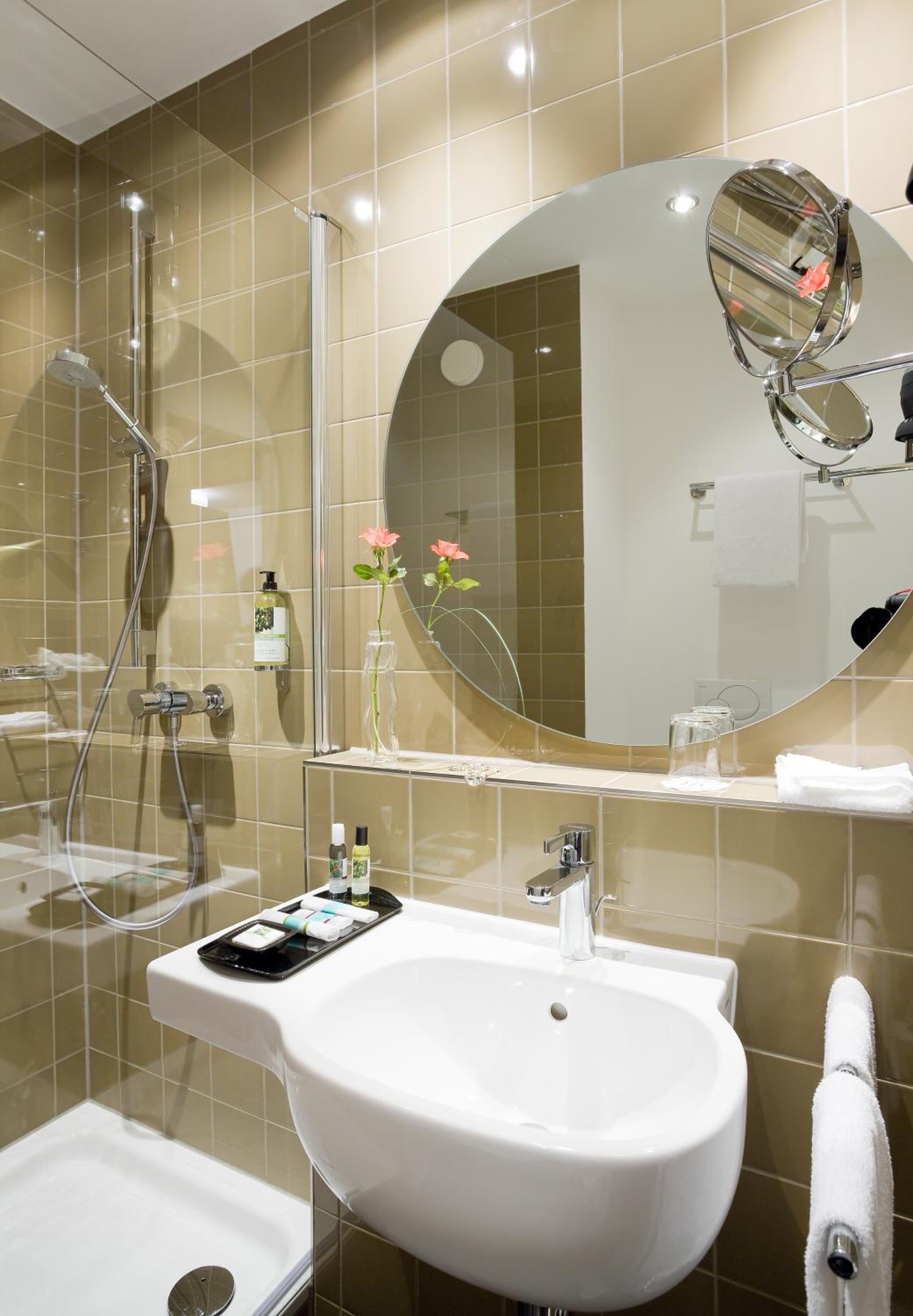 Standard Twin Room - Photo 4