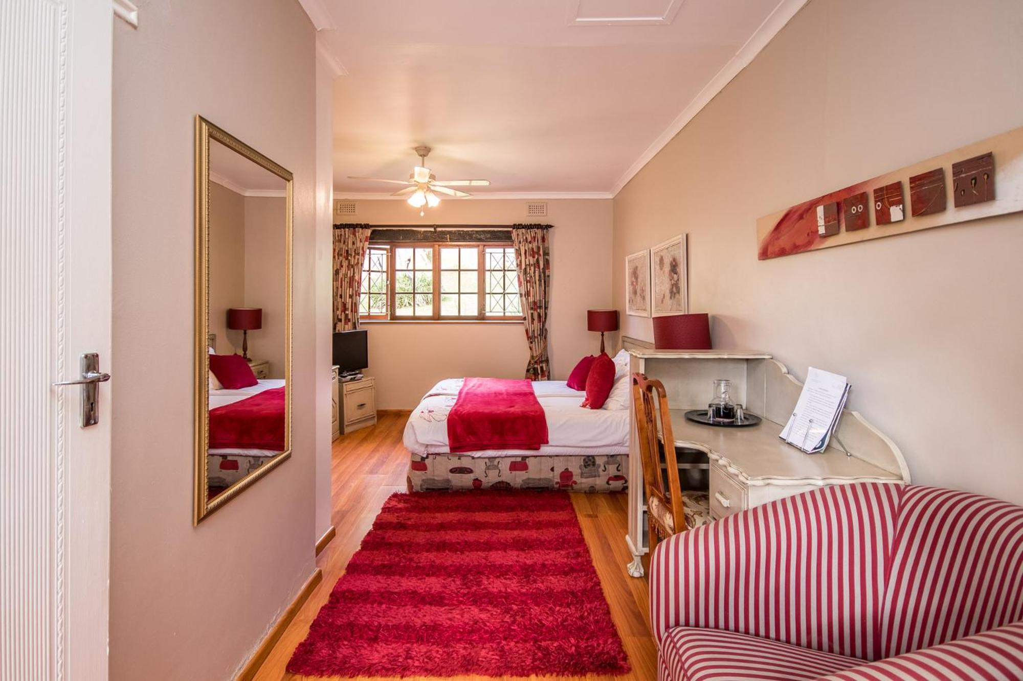 Deluxe Double or Twin Room with Pool View photo 1