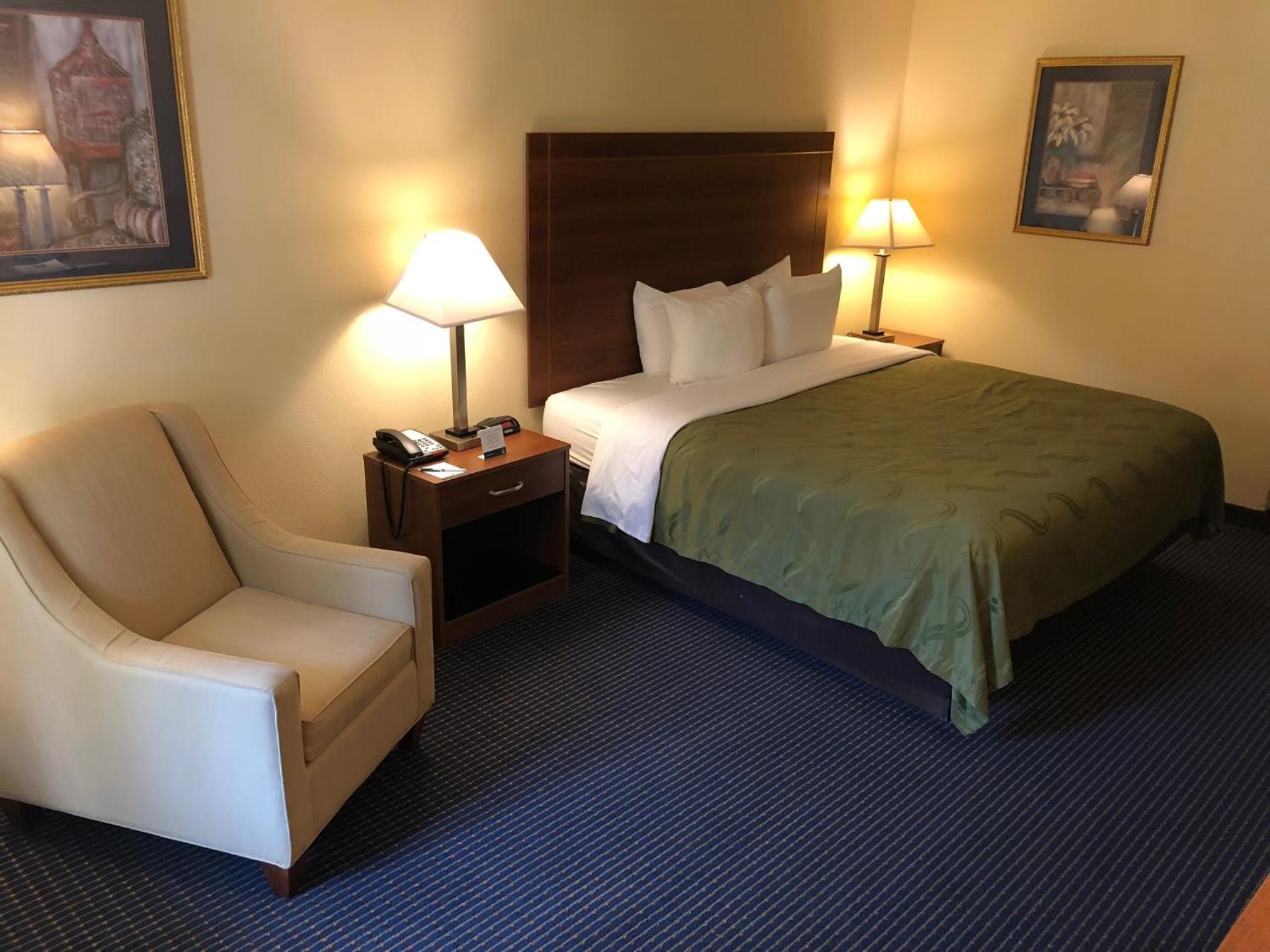 King Room - Non-Smoking - Photo 1