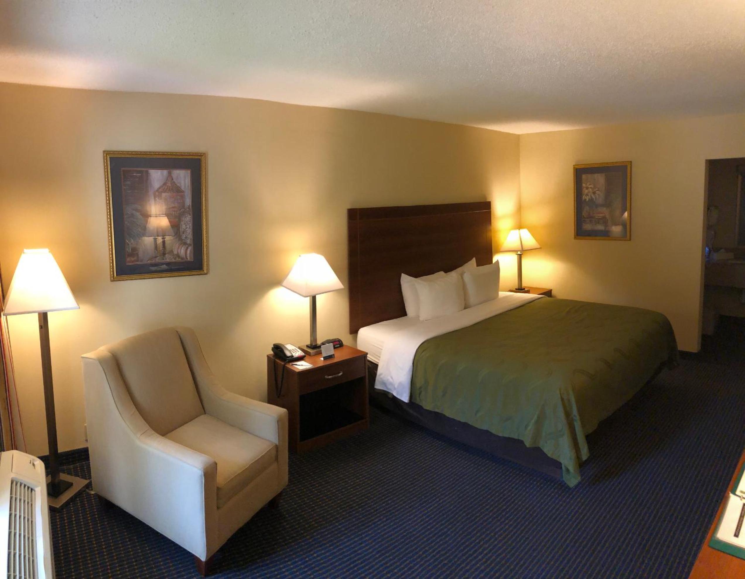 King Room - Non-Smoking - Photo 6