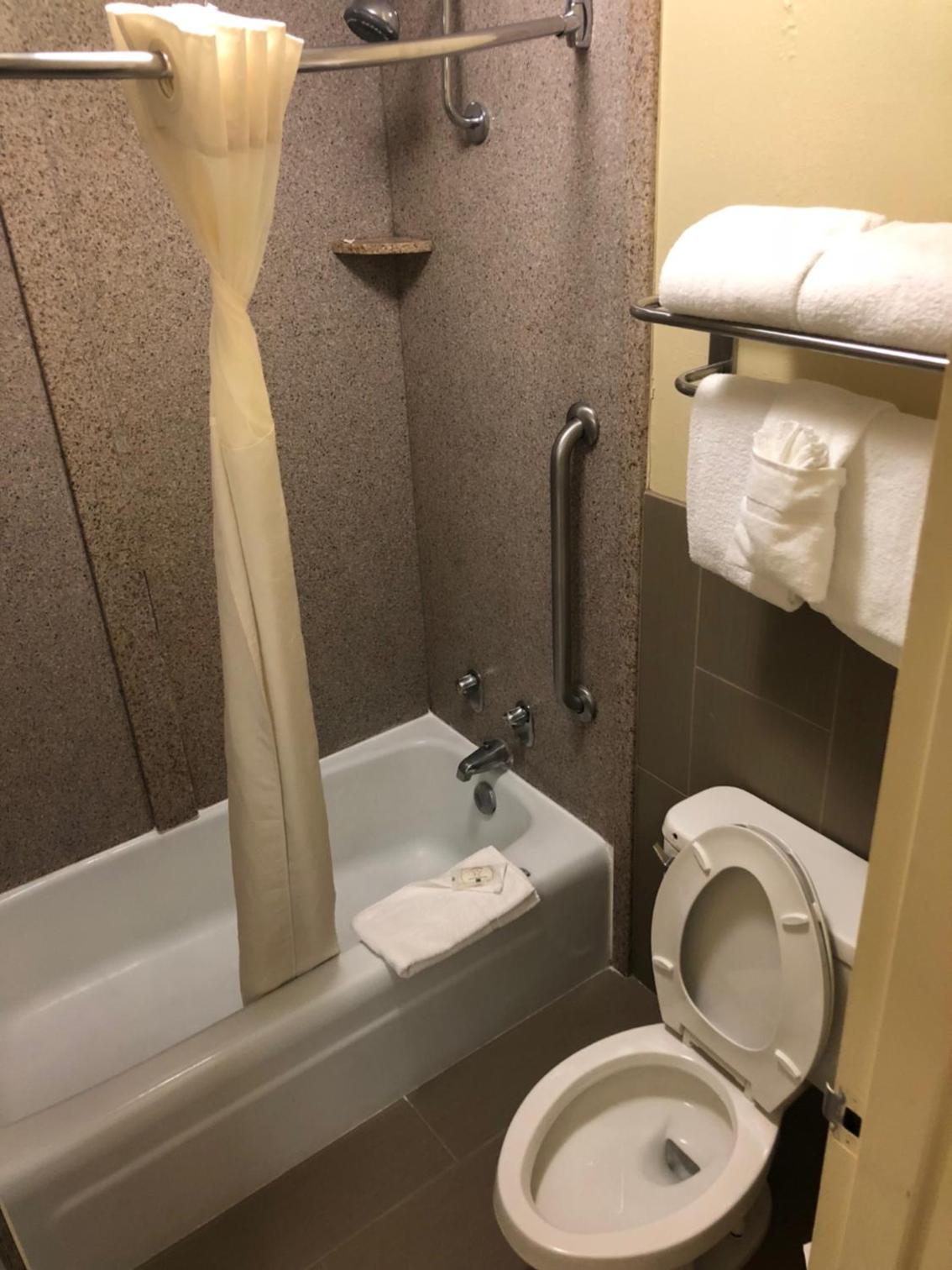 Double Room with Two Double Beds - Non-Smoking - Photo 2