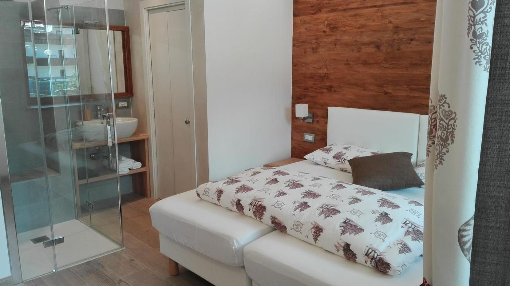 Double or Twin Room - Photo 7