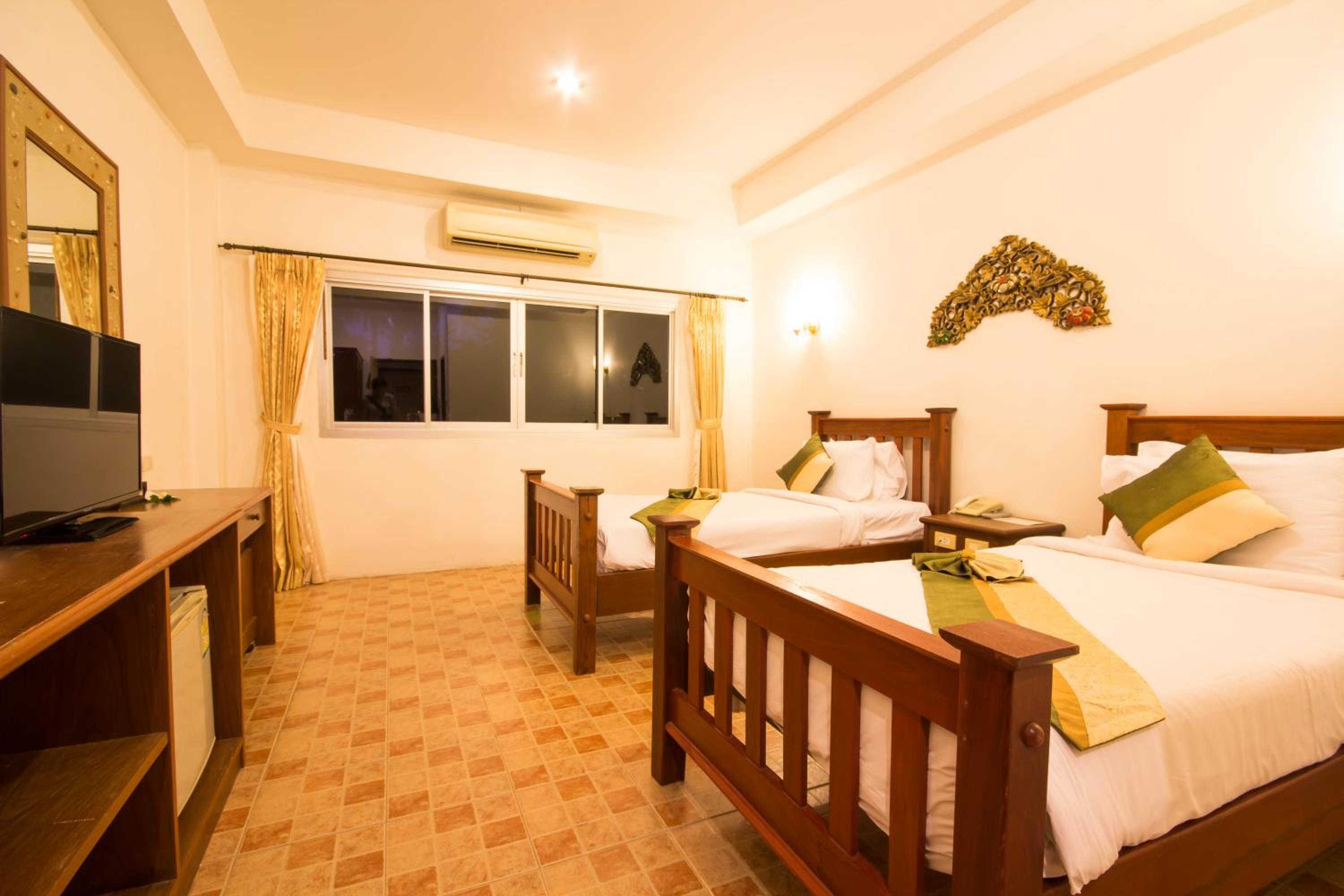 Standard Deluxe Twin Room - Photo 8