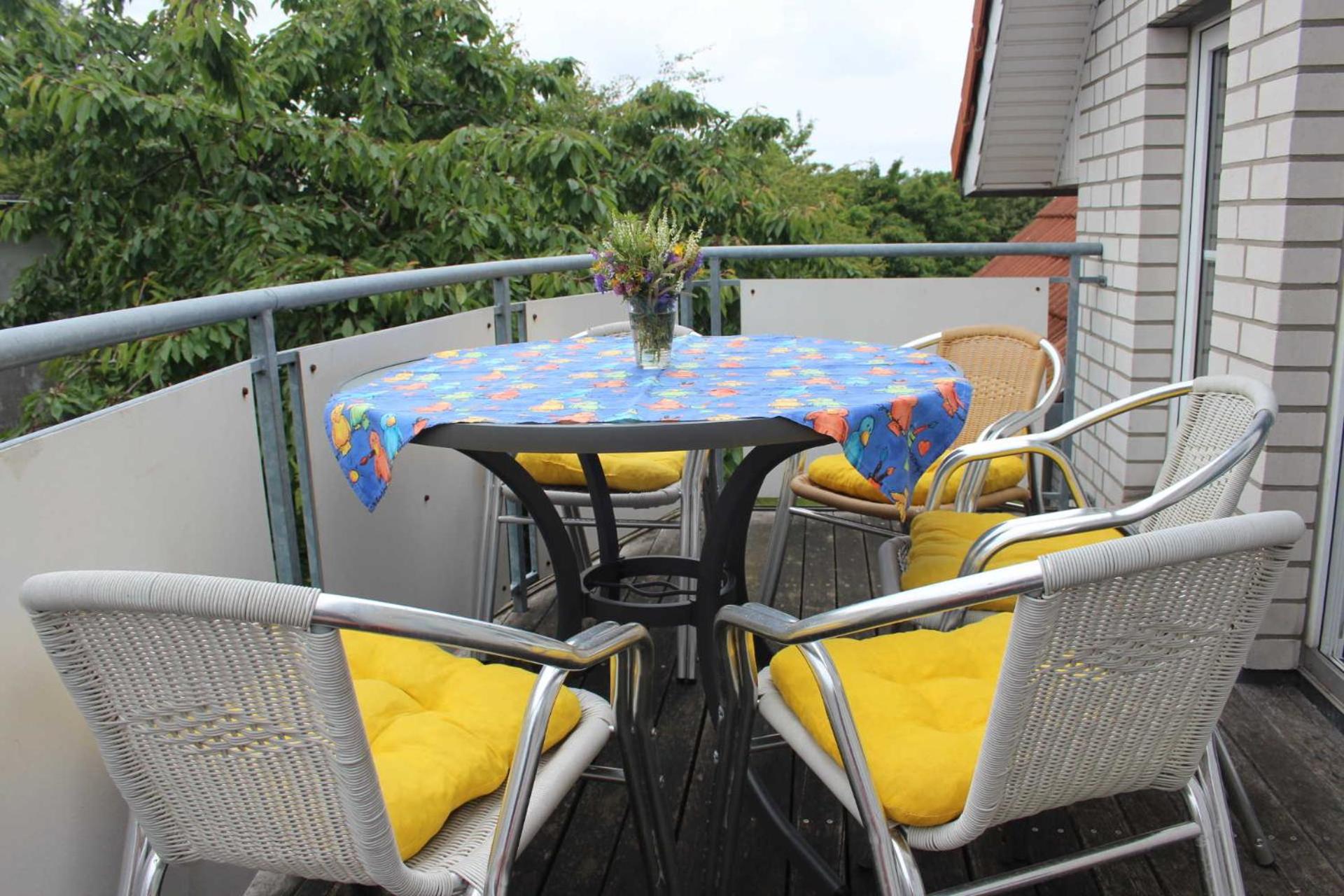 Three-Bedroom Apartment with Balcony photo 3