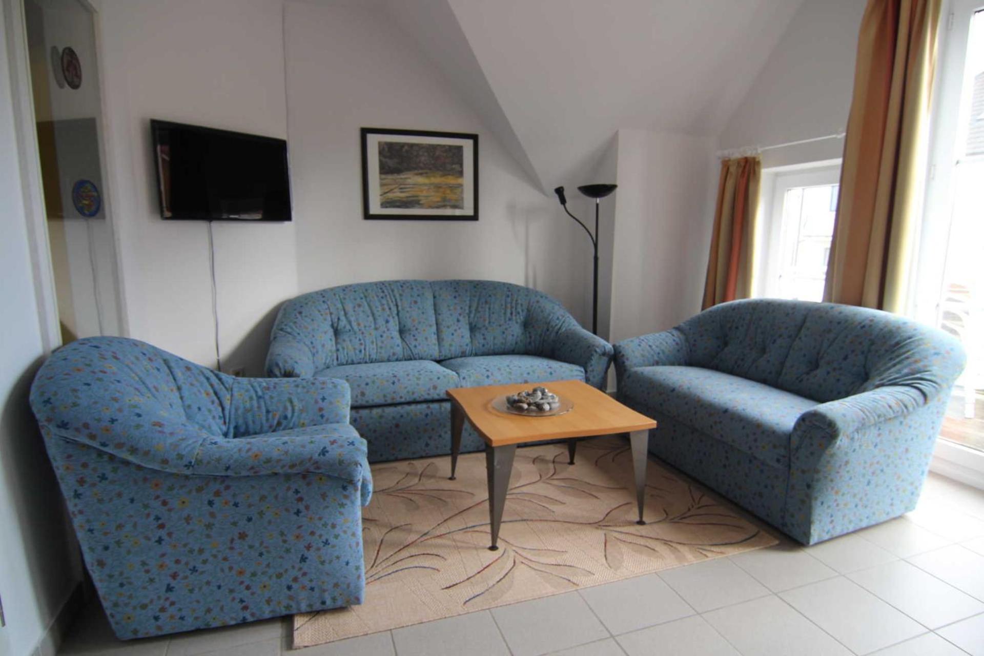 Three-Bedroom Apartment with Balcony photo 1