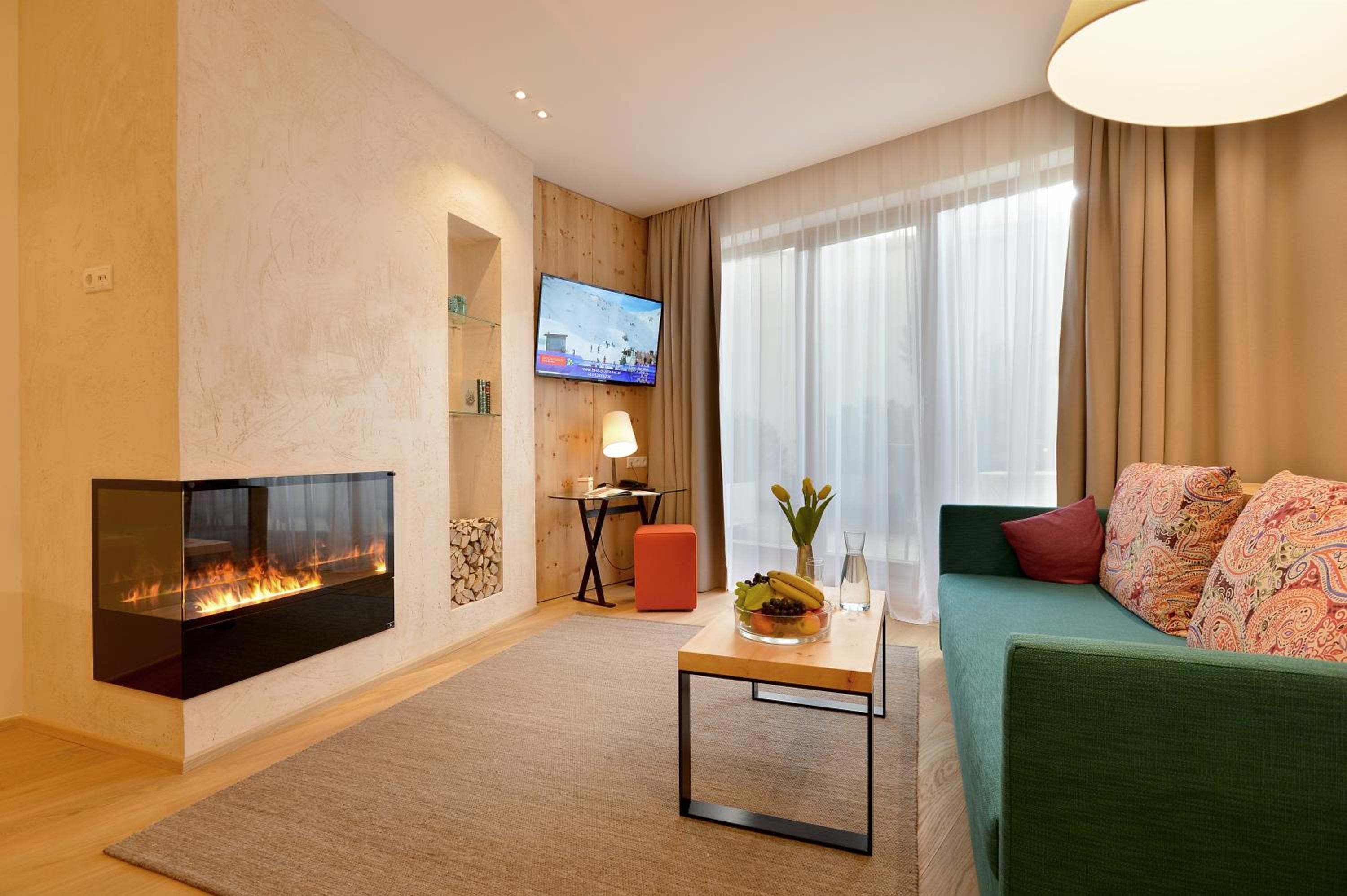 Family Room with Balcony photo 3