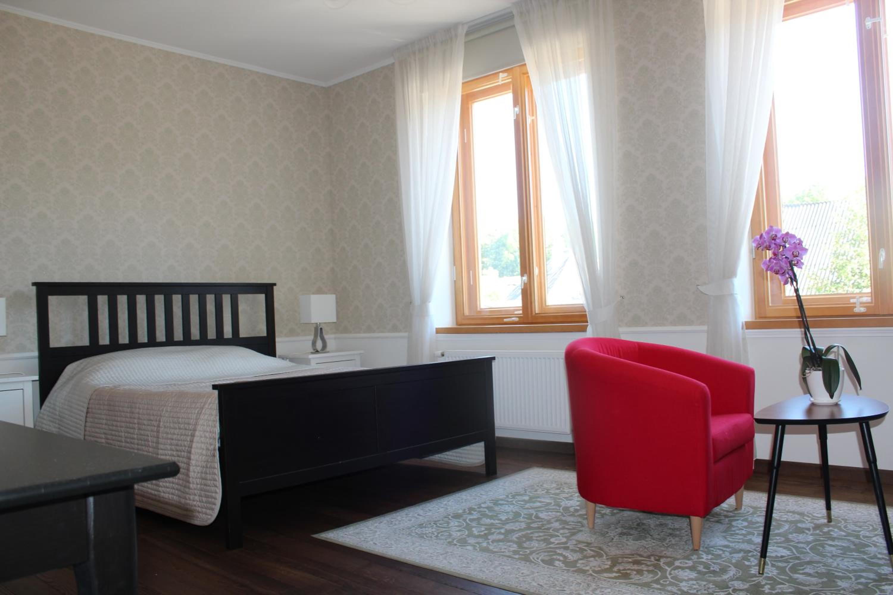 Deluxe Family Room - Photo 11