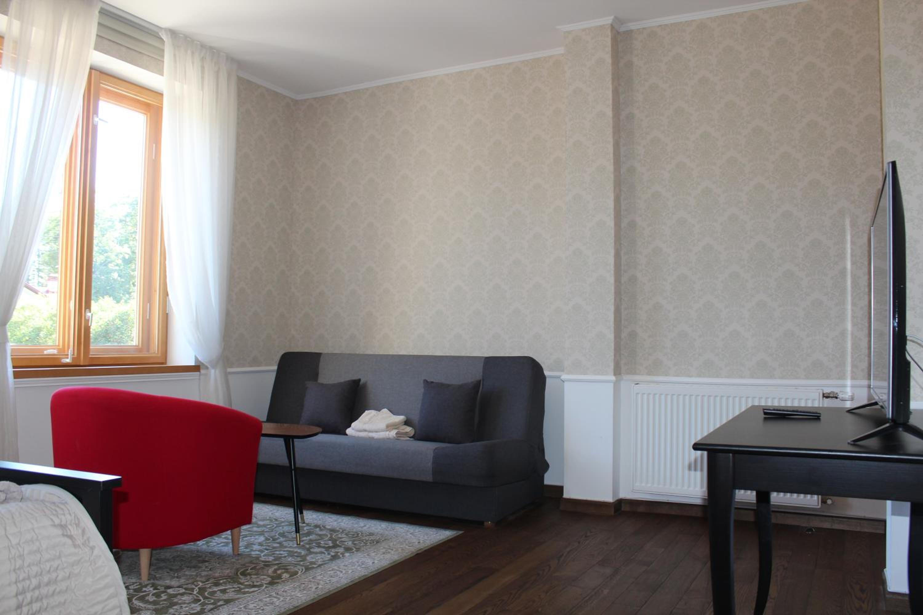 Deluxe Family Room - Photo 17