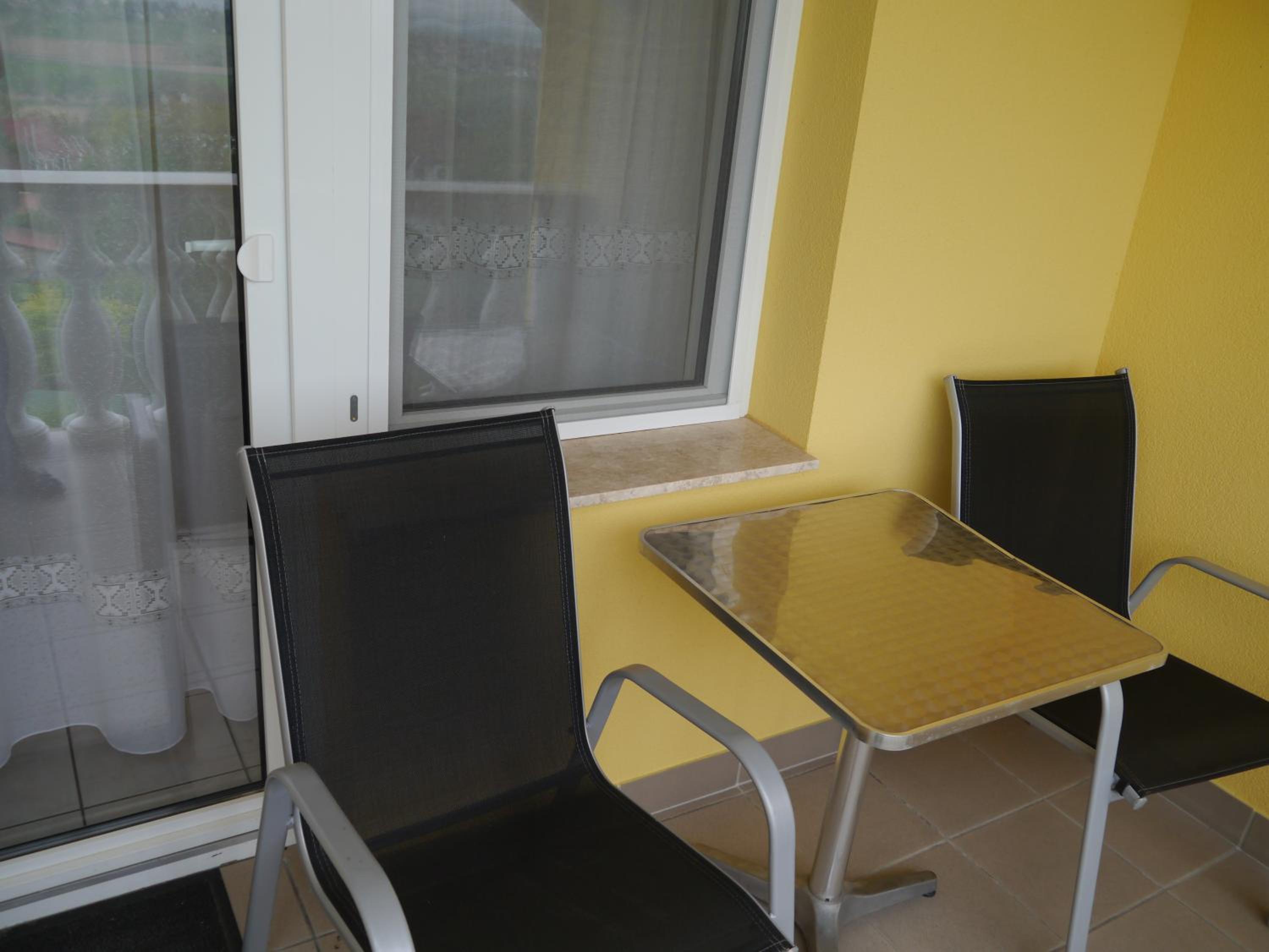 Apartment with Balcony - Photo 7