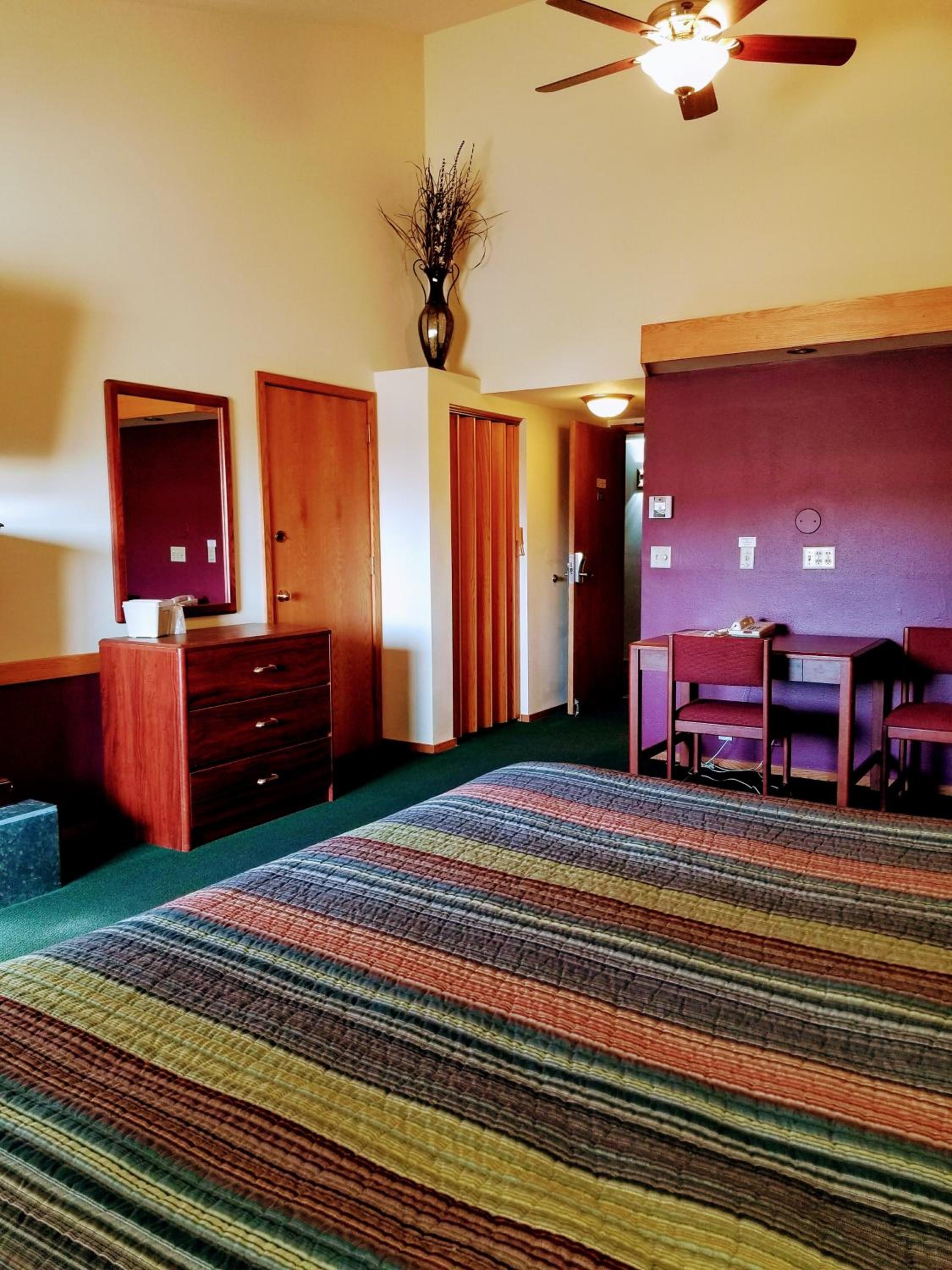 Deluxe King Room photo 2