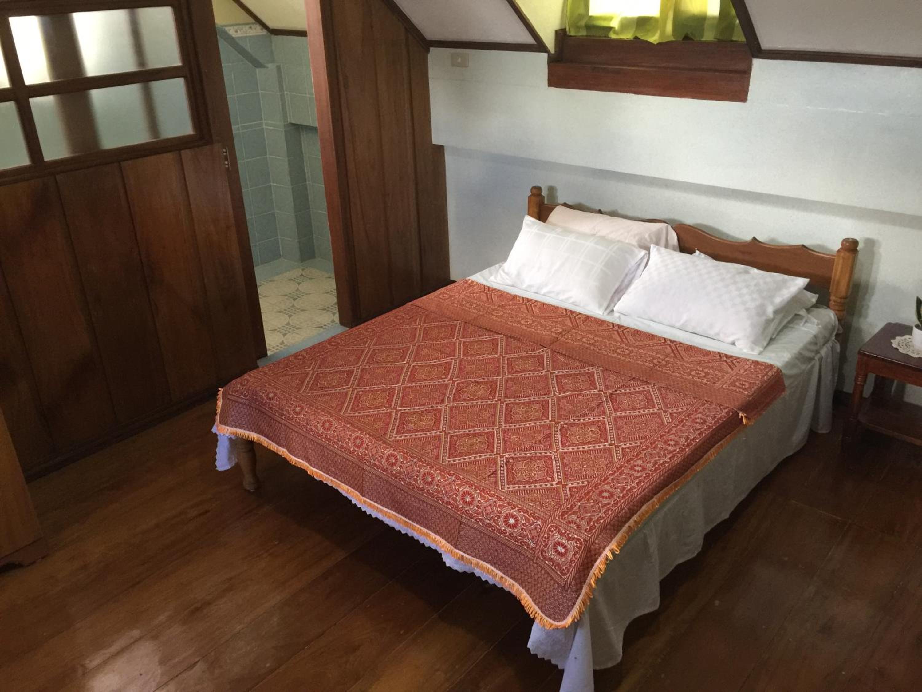 Deluxe King Suite photo 1