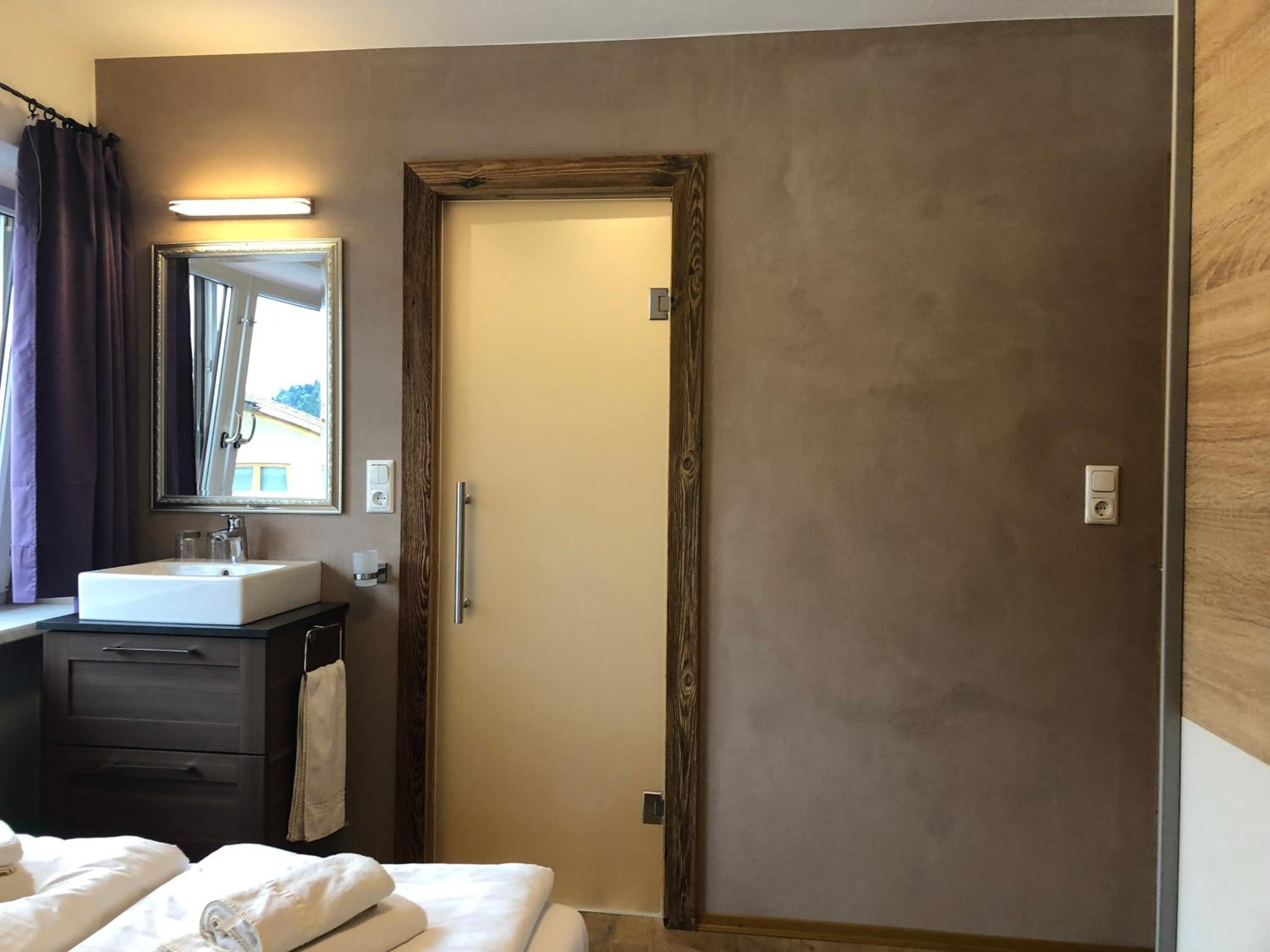 Budget Double Room photo 2