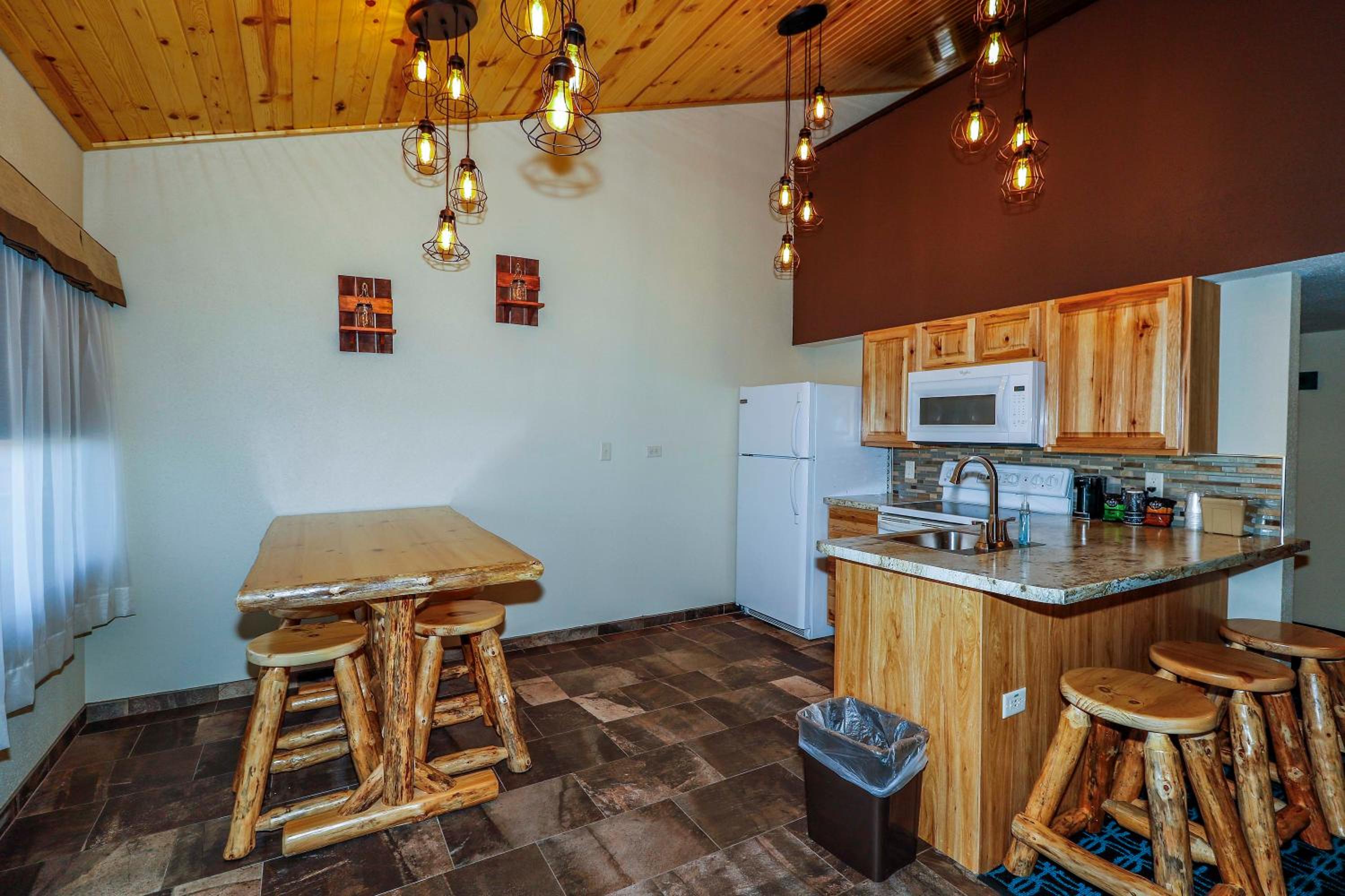 Family Suite with One King Bedroom,  One Queen Bedroom and One Double Bedroom photo 2