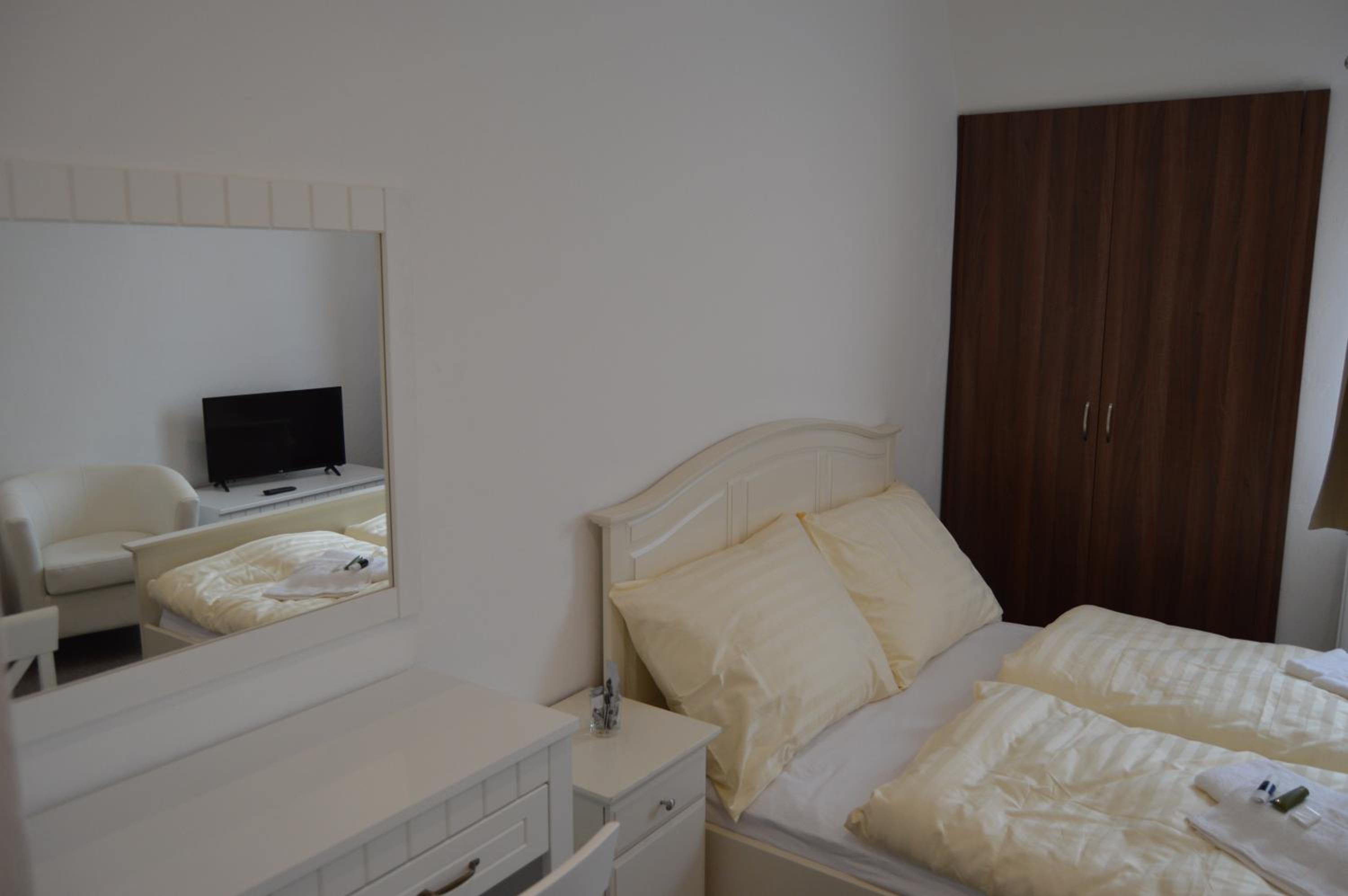 Double Room with Private Bathroom photo 2